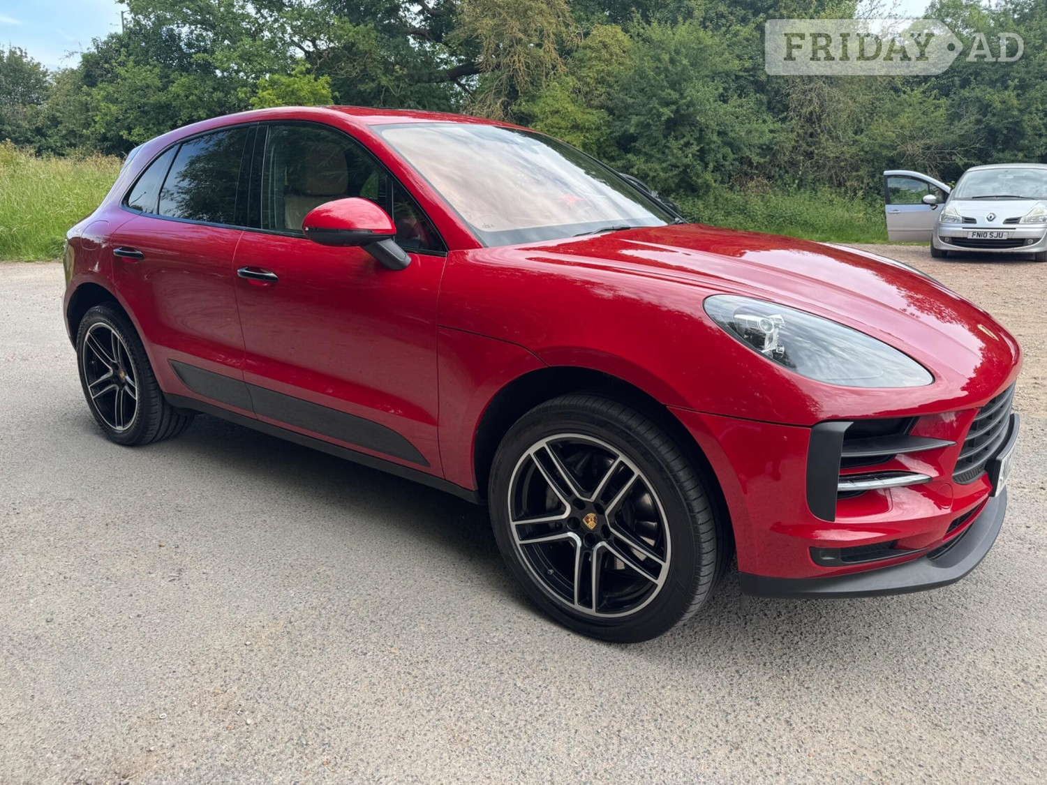 [ berth ]Porsche Macan