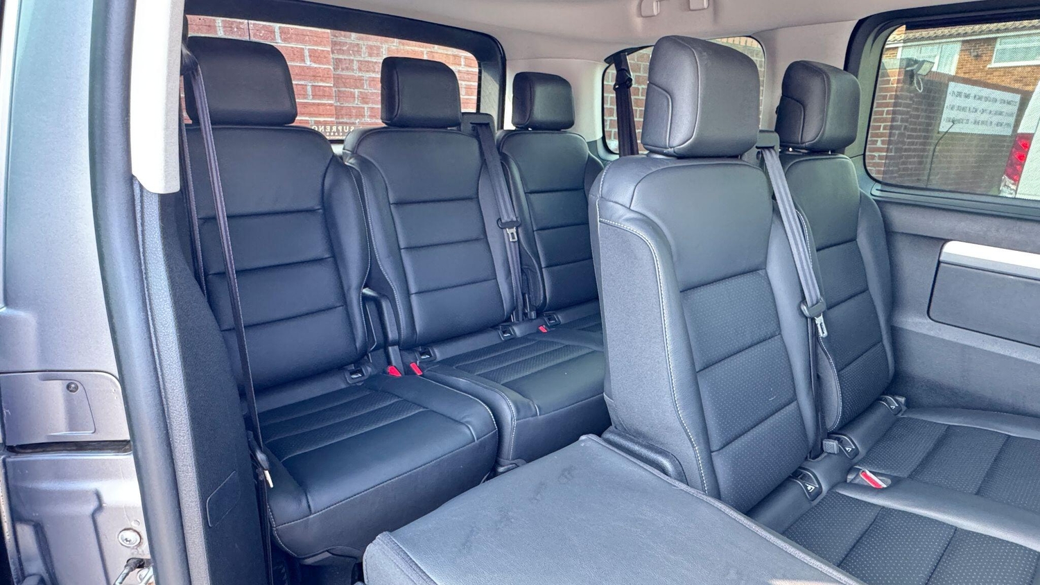 [ berth ]Peugeot Traveller