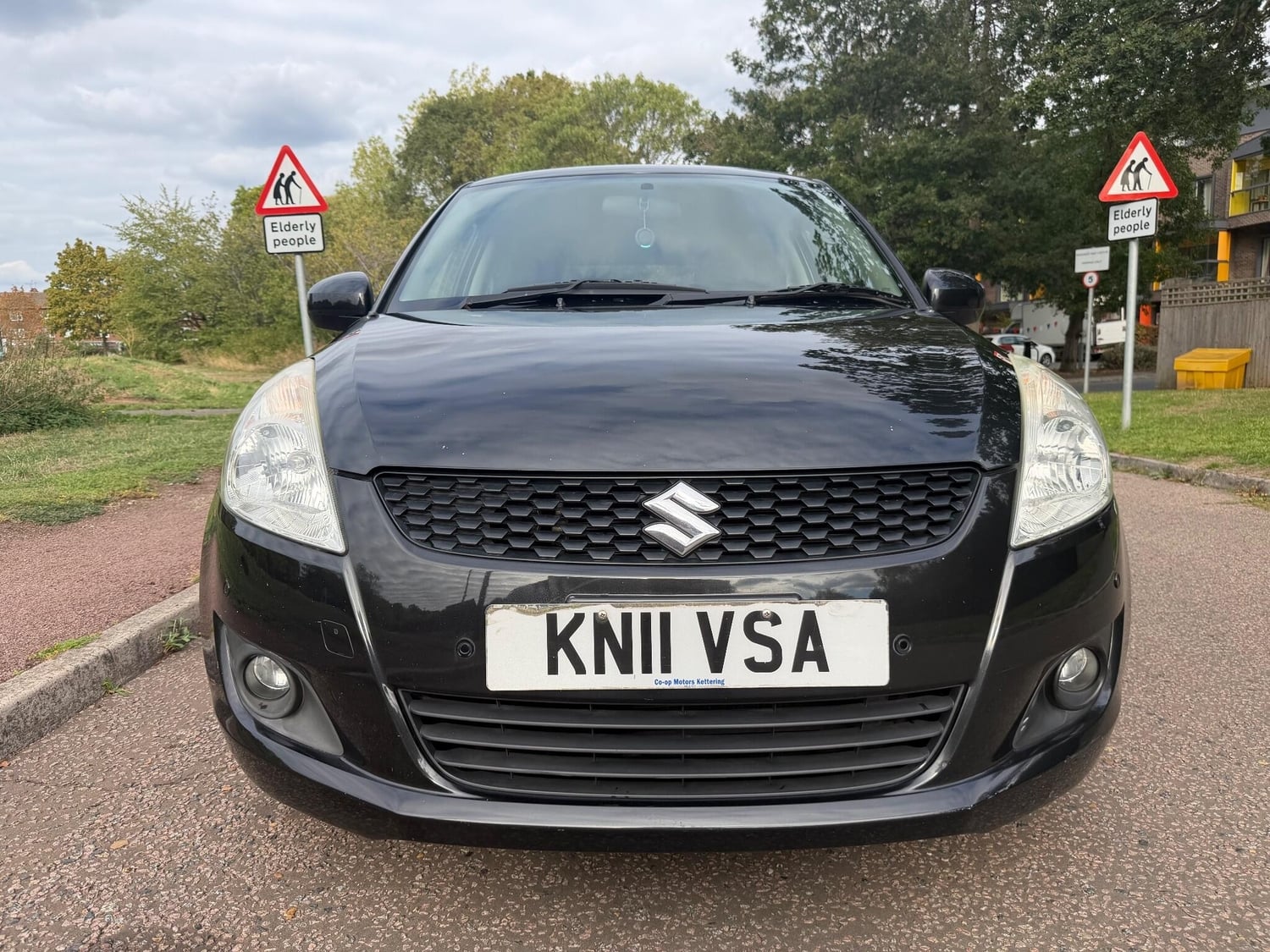 Suzuki Swift 2011 - Cars in Hayes