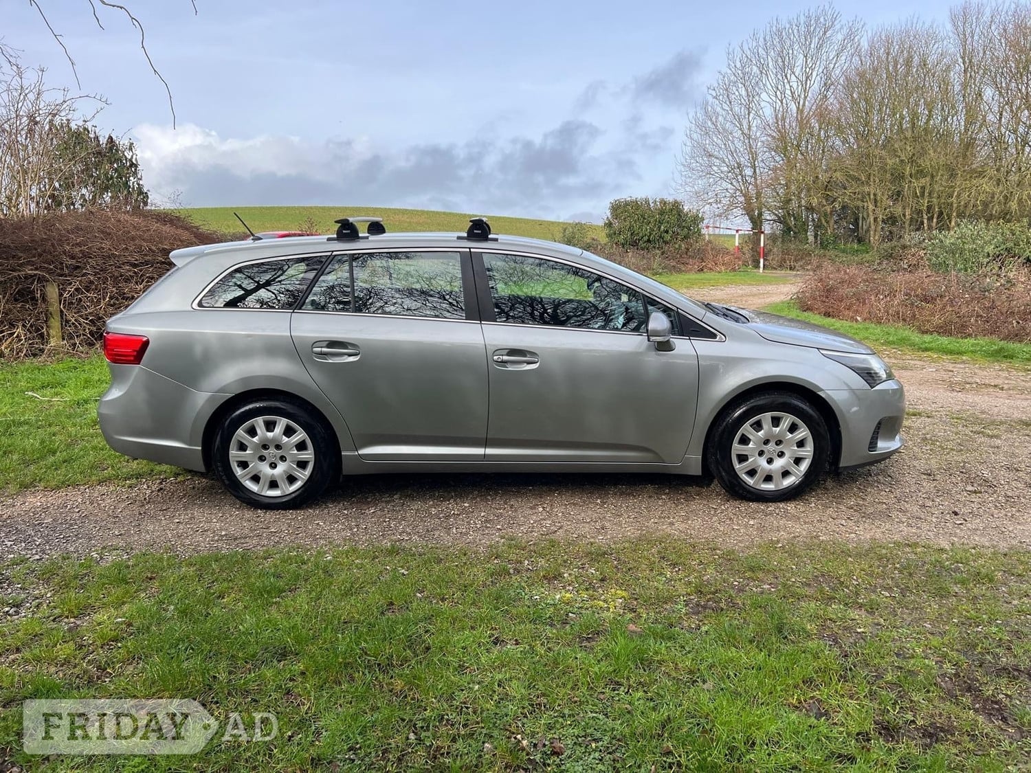 Toyota Avensis 2013 - Cars in Shoreham-By-Sea