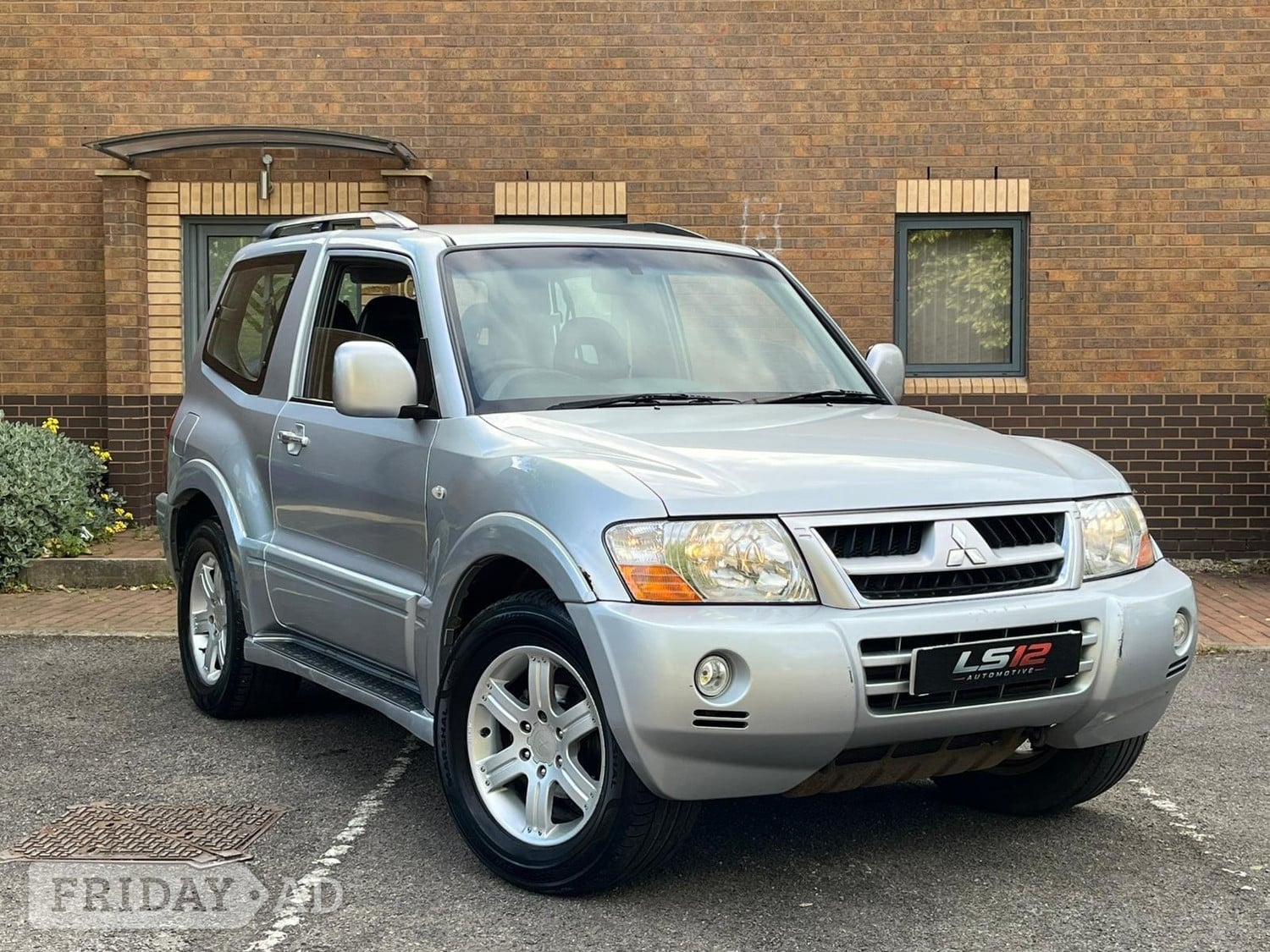 Mitsubishi Shogun 2006 in Leeds