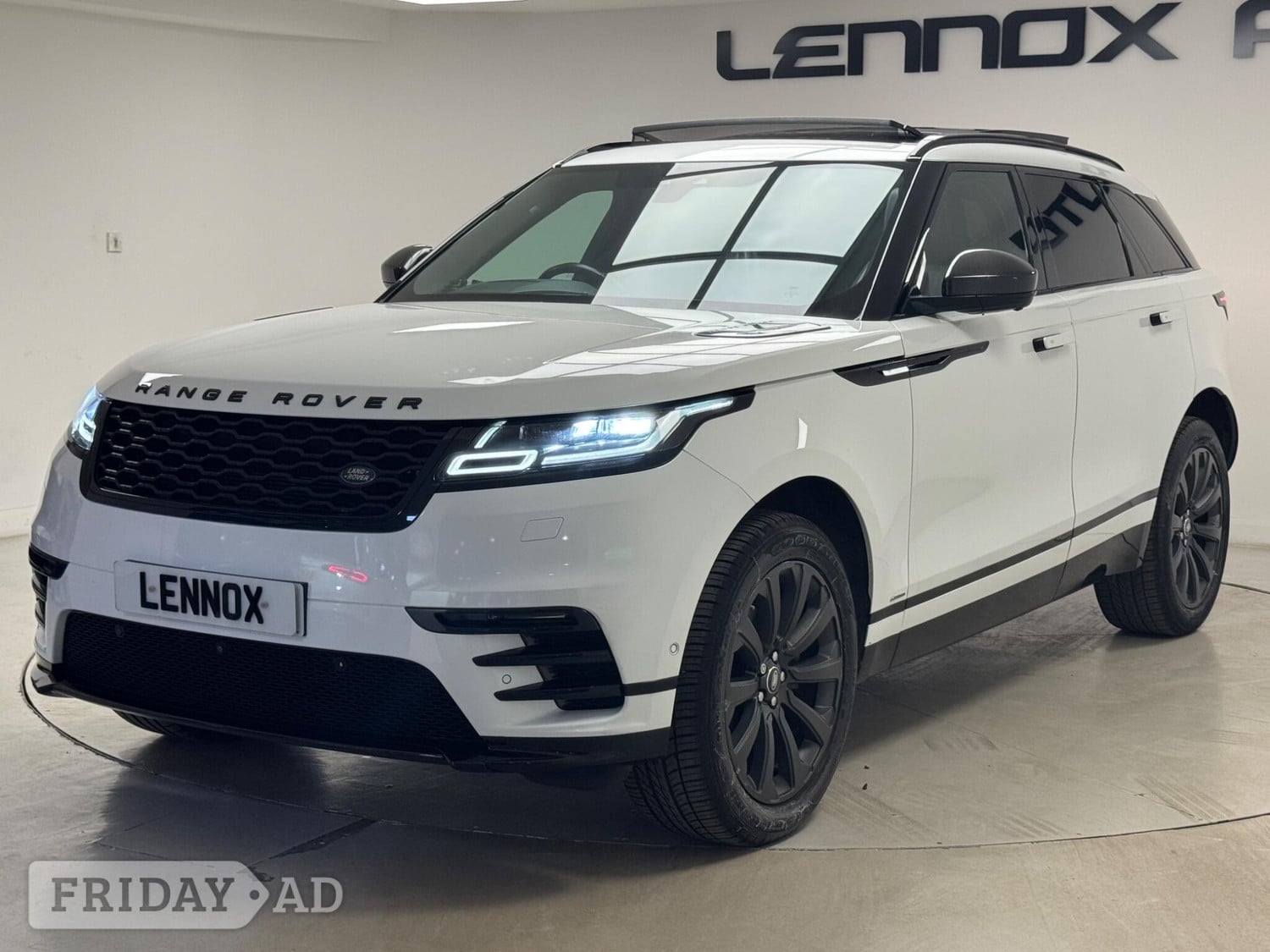 [ berth ]Land Rover Range Rover Velar
