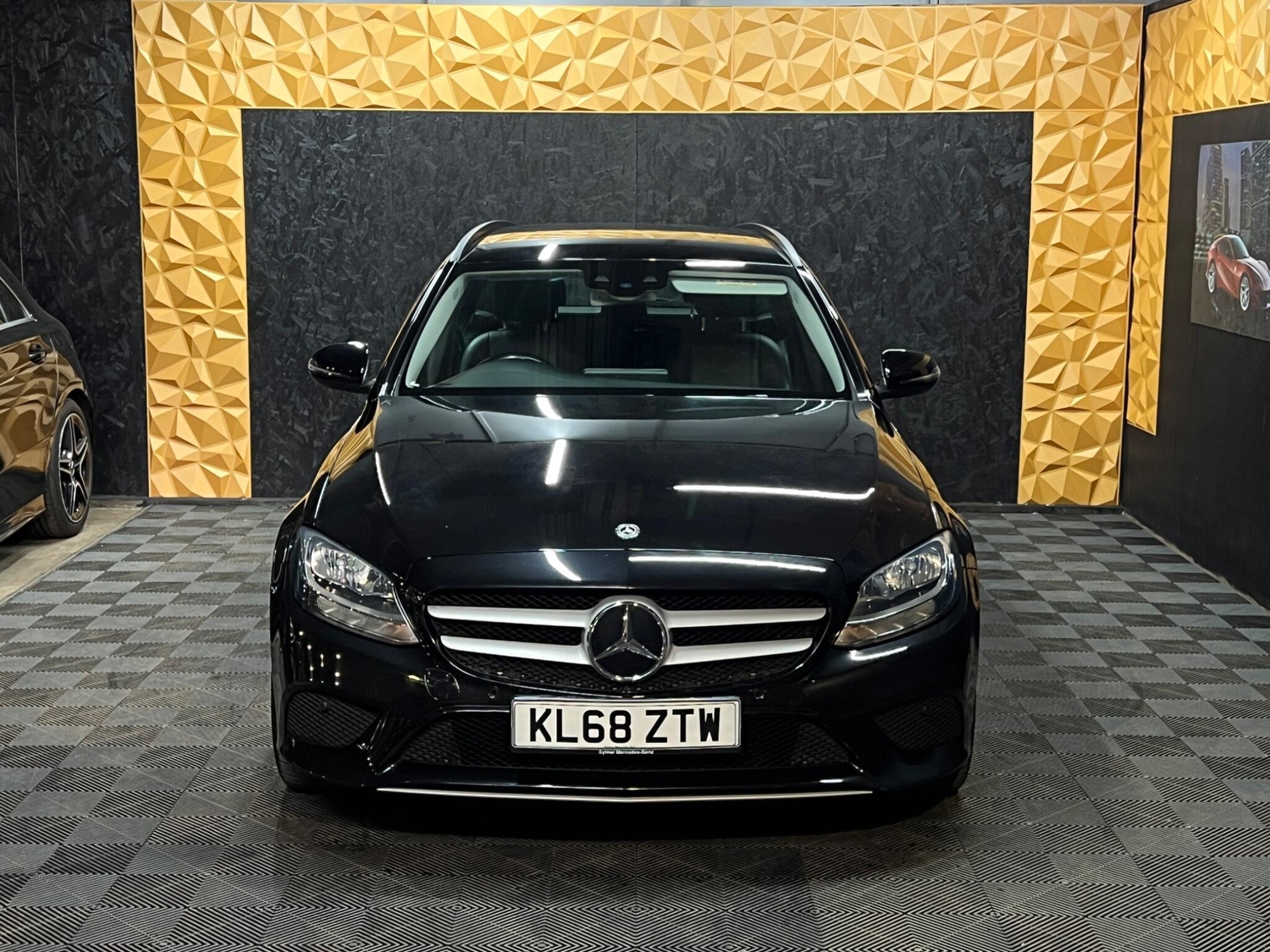 [ berth ]Mercedes-Benz C Class