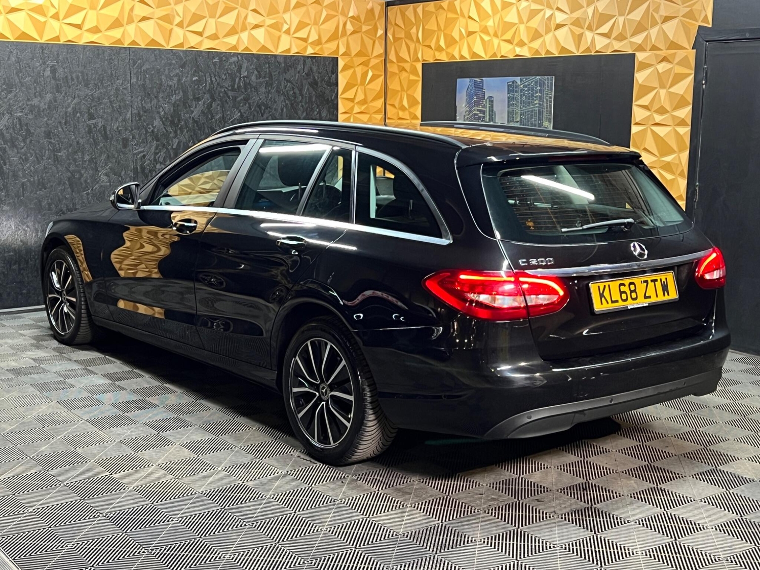 Mercedes-Benz C Class 2019 - Cars