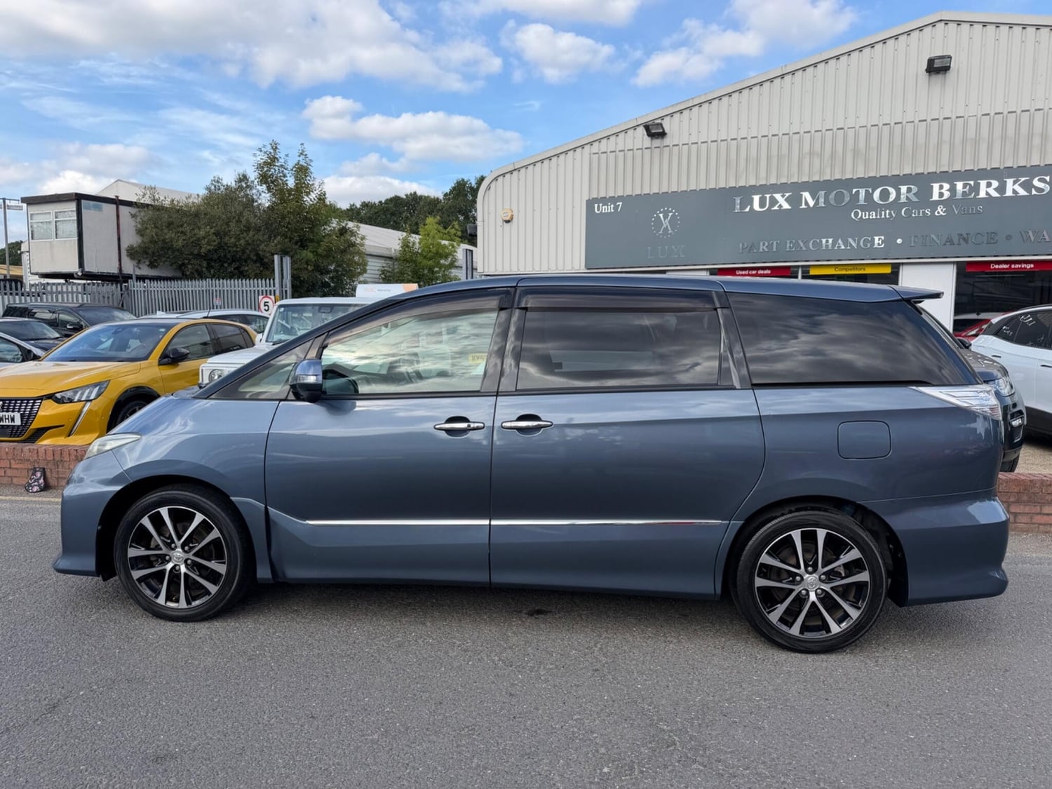 Toyota Estima Sandhurst