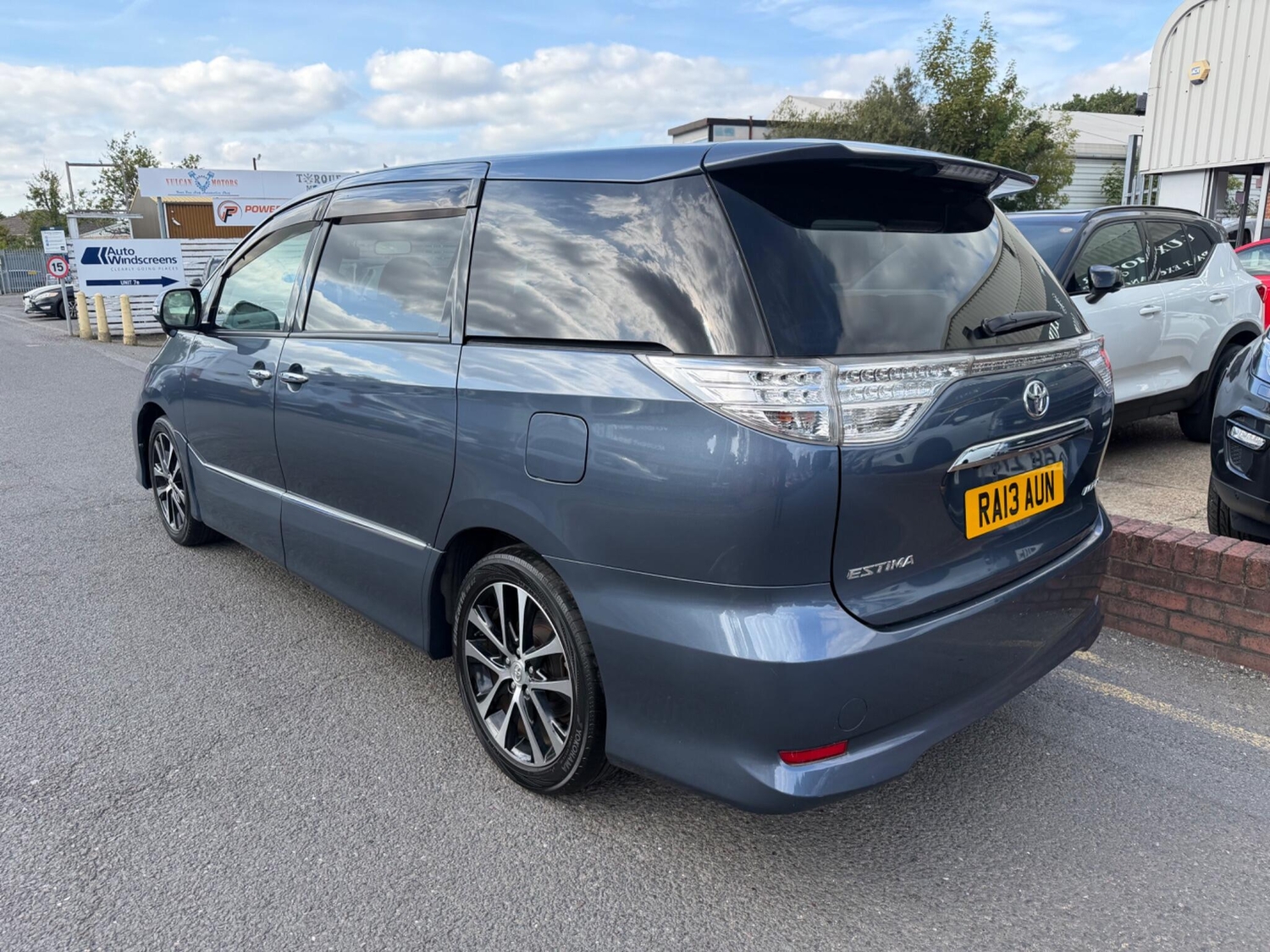 [ berth ]Toyota Estima