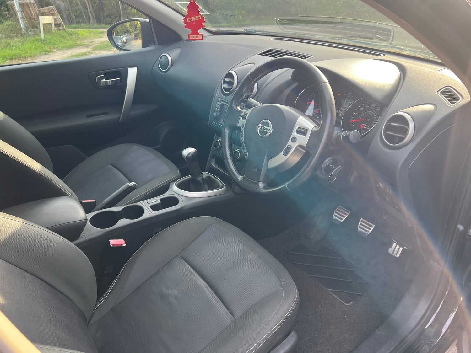 Nissan Qashqai 2012 - Cars