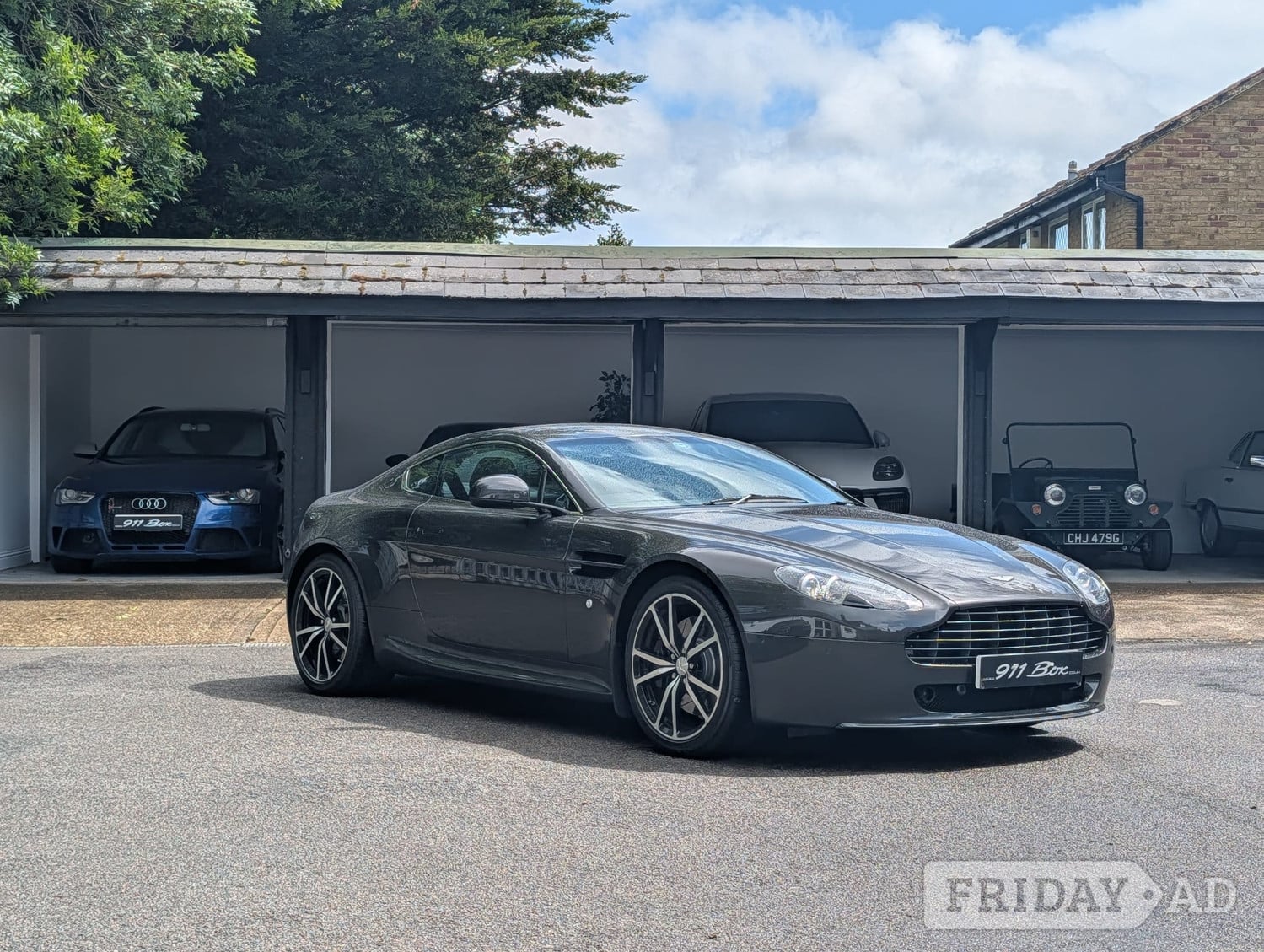 Aston Martin Vantage 2010 in Bromley