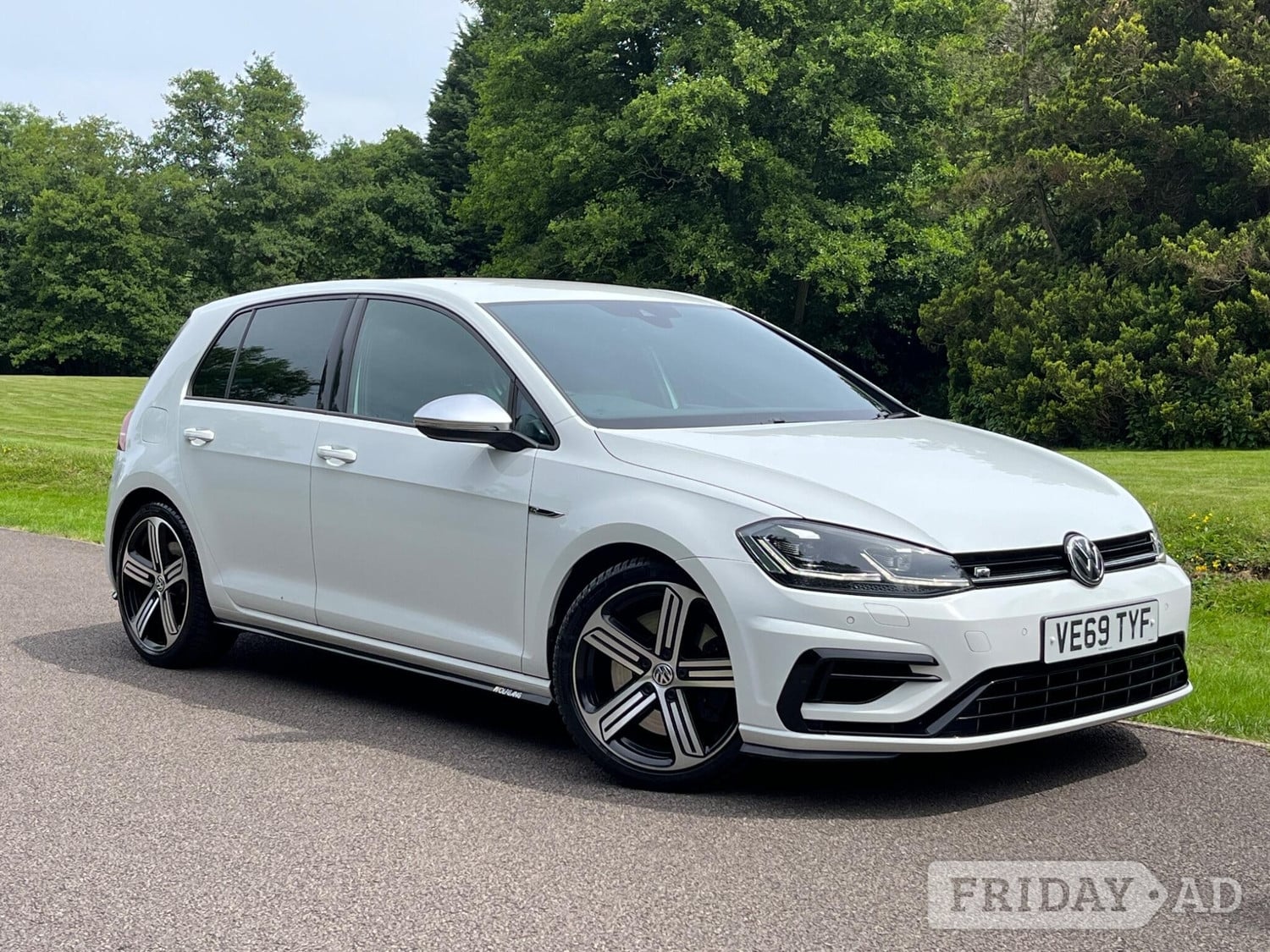 Volkswagen Golf 2019 - Cars in Chertsey