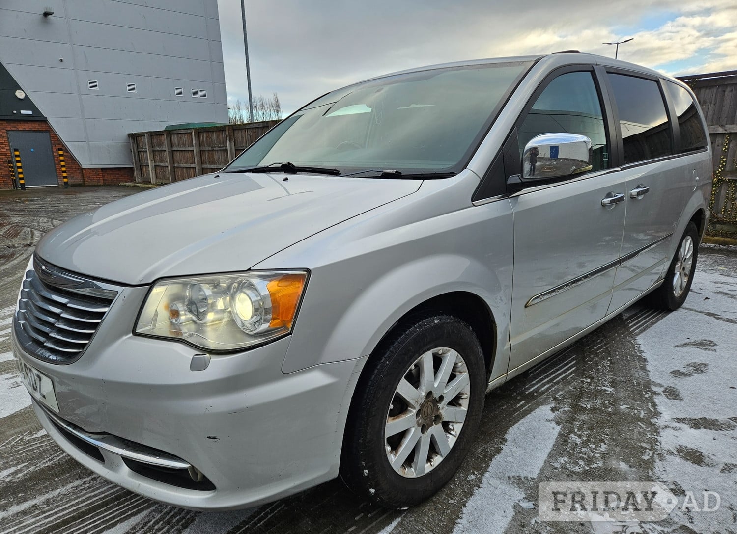 Chrysler Grand Voyager 2011 - Cars in Broxburn