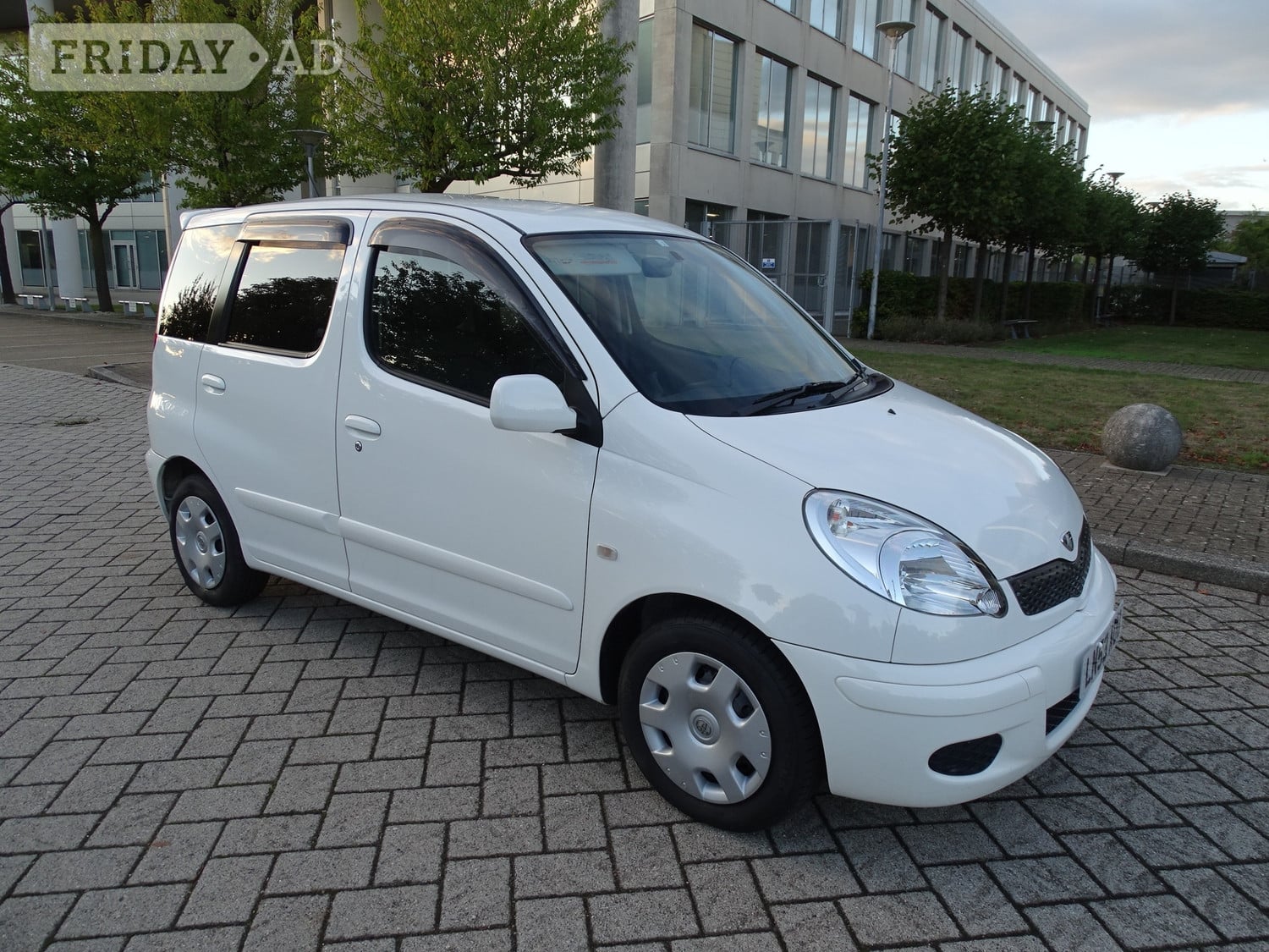 Toyota Yaris Verso 2004 - Cars in Slough
