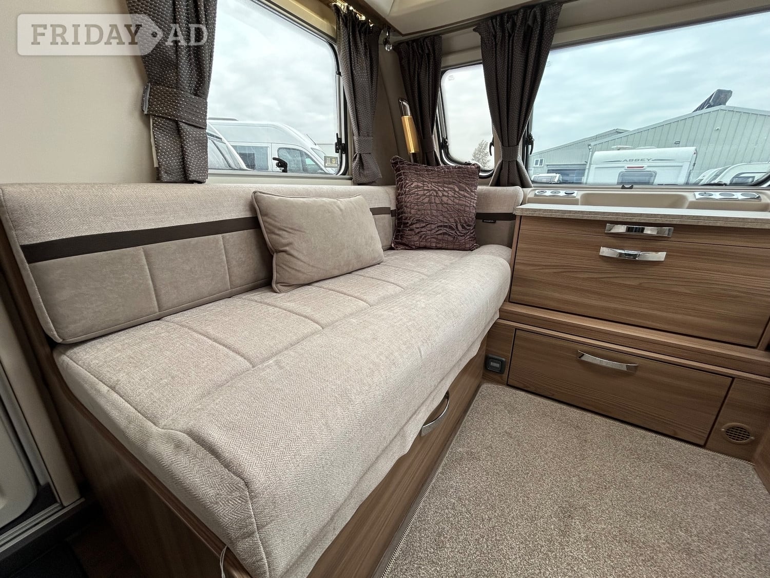 [ berth ]Swift Elegance Grande 845