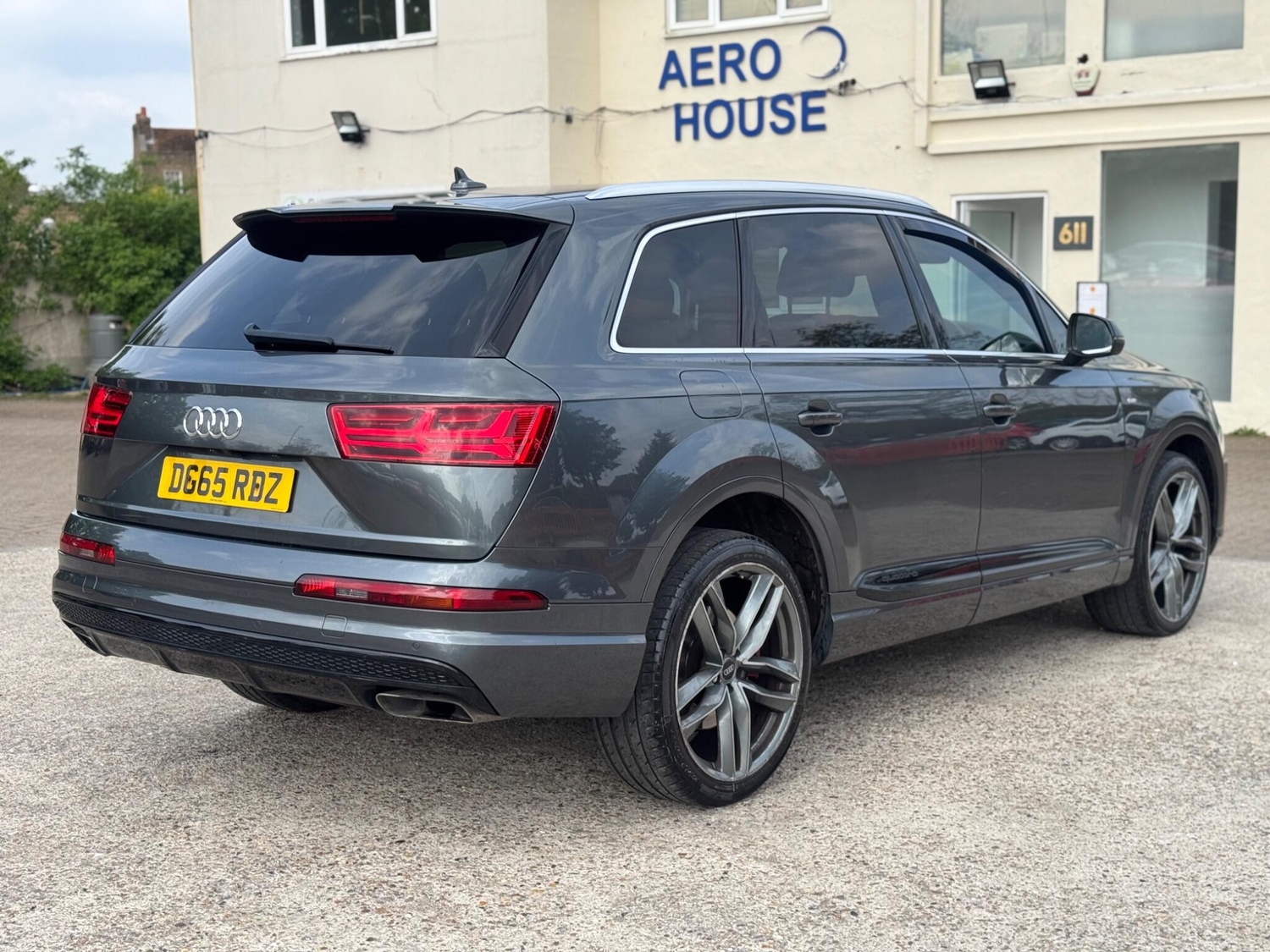 [ berth ]Audi Q7