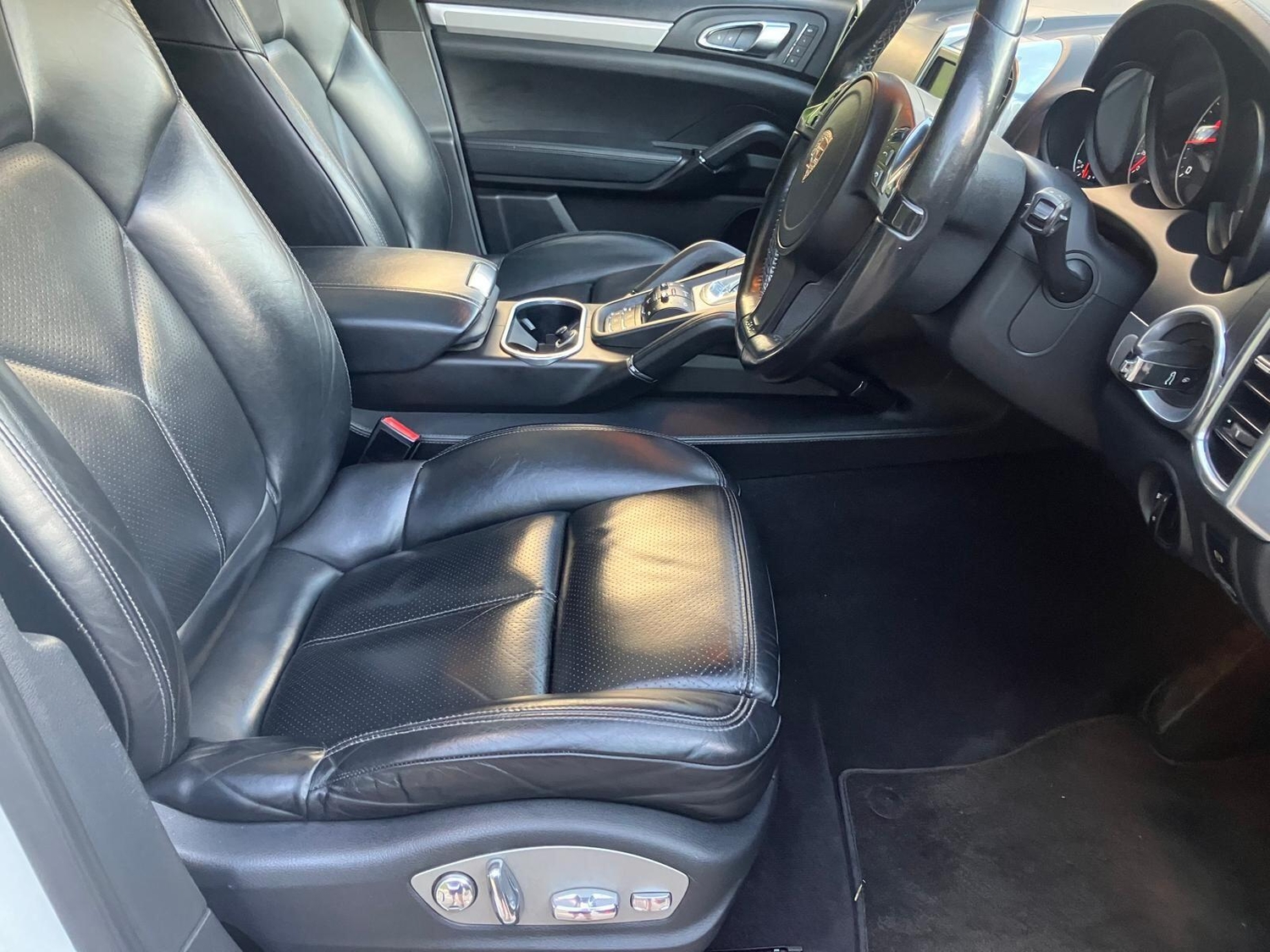 [ berth ]Porsche Cayenne