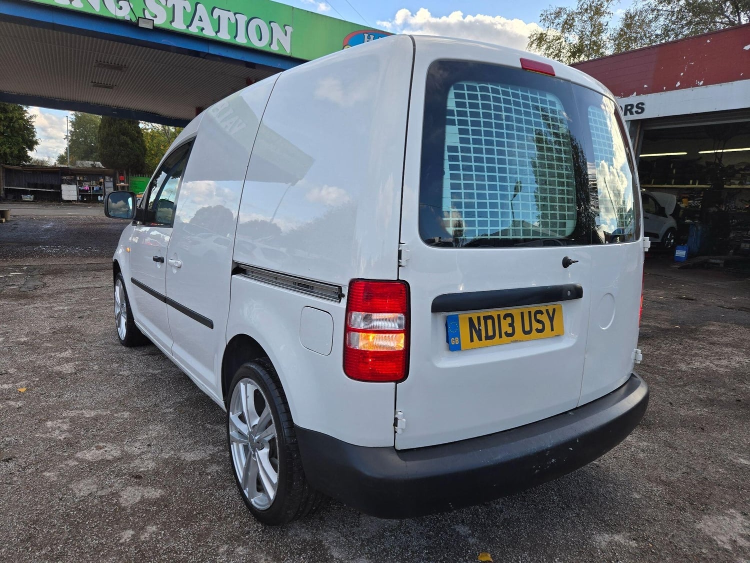Volkswagen Caddy 2013 - Vans & Commercial Vehicles
