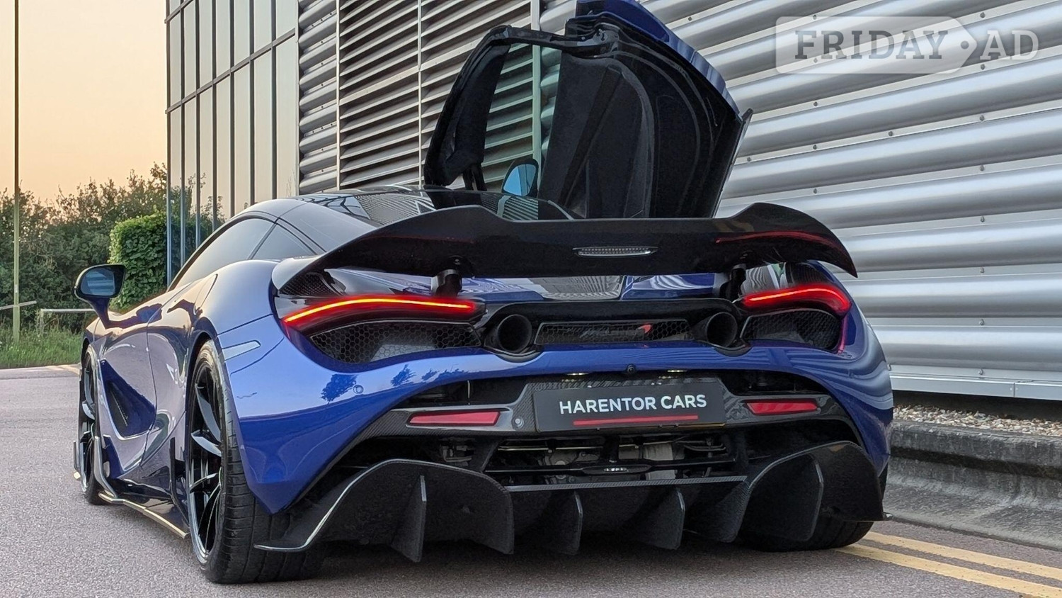[ berth ]McLaren 720S