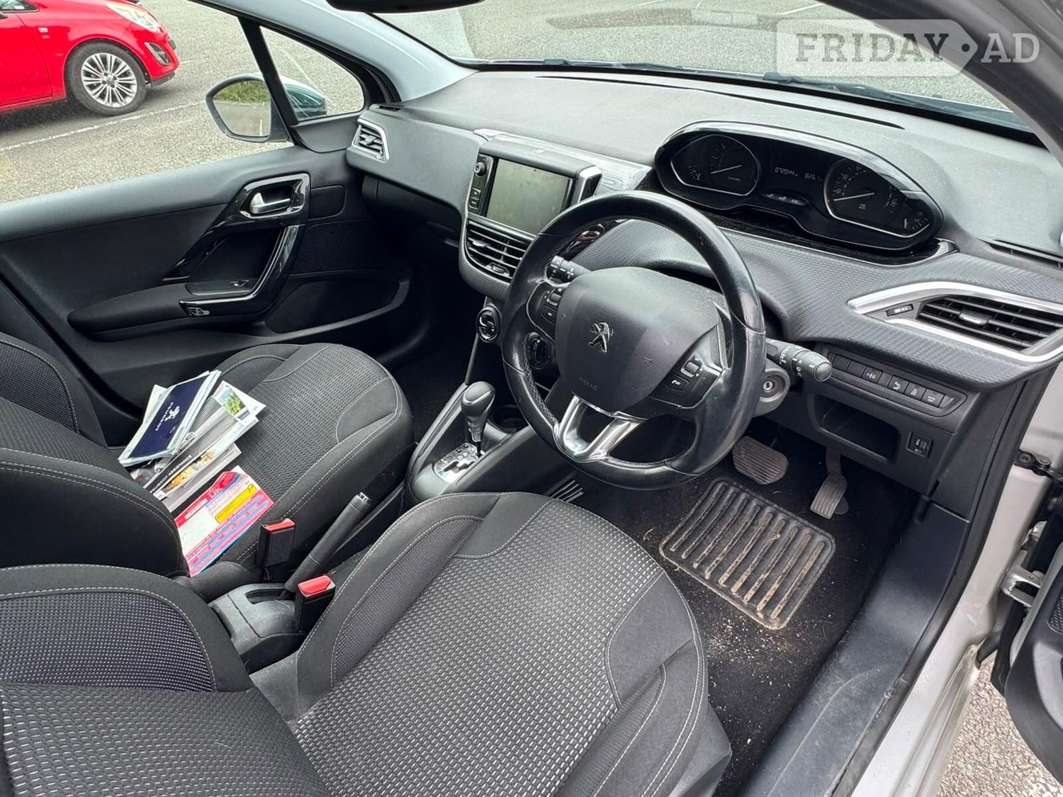 [ berth ]Peugeot 208