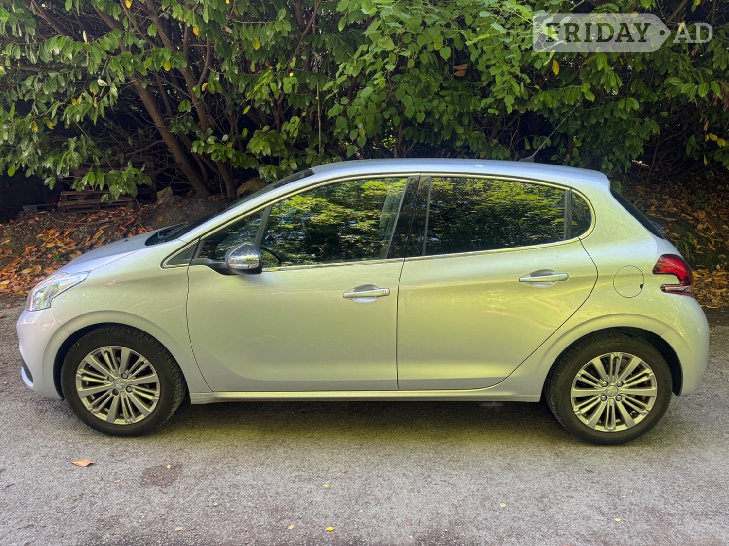 Peugeot 208 2016 - Cars in Stockport