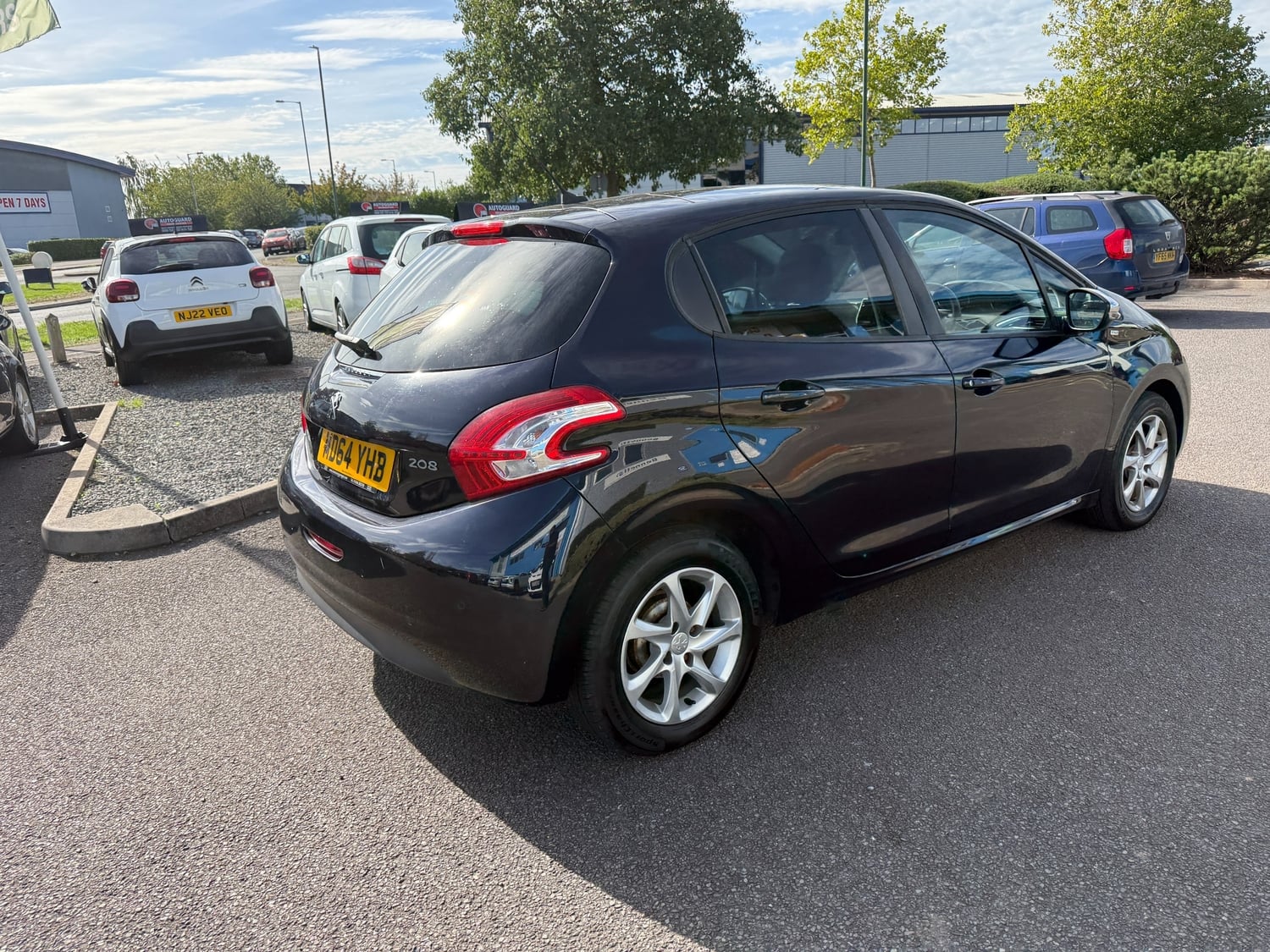 [ berth ]Peugeot 208