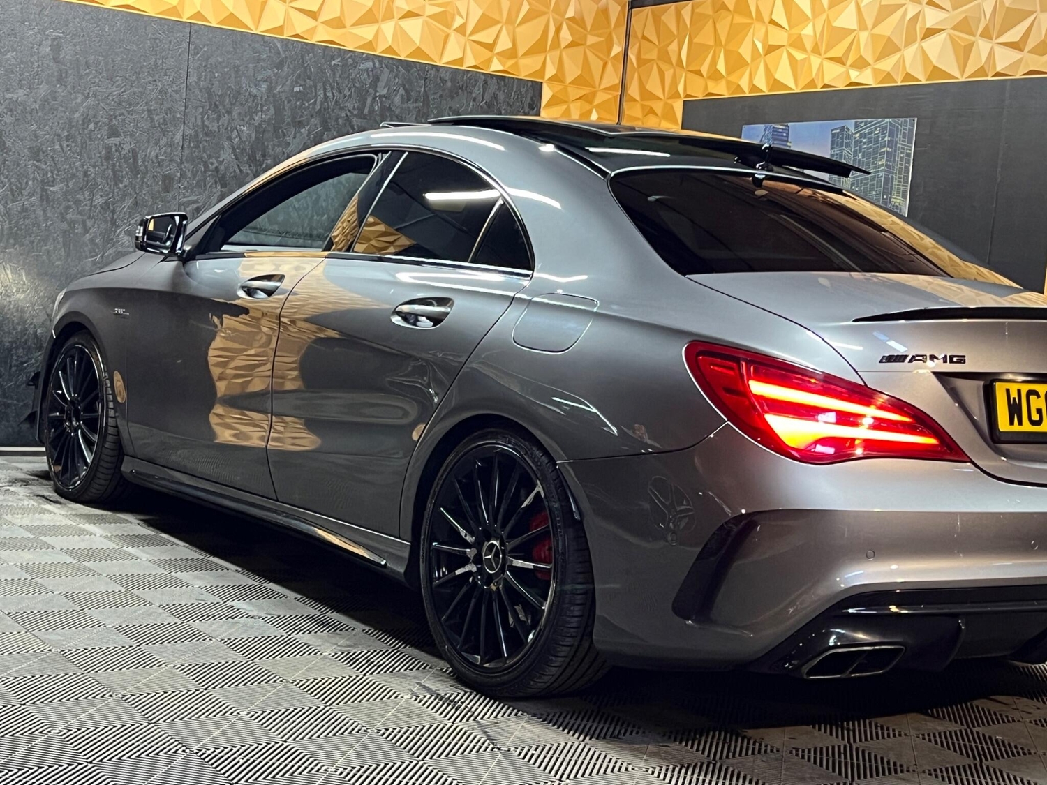 [ berth ]Mercedes-Benz CLA Class