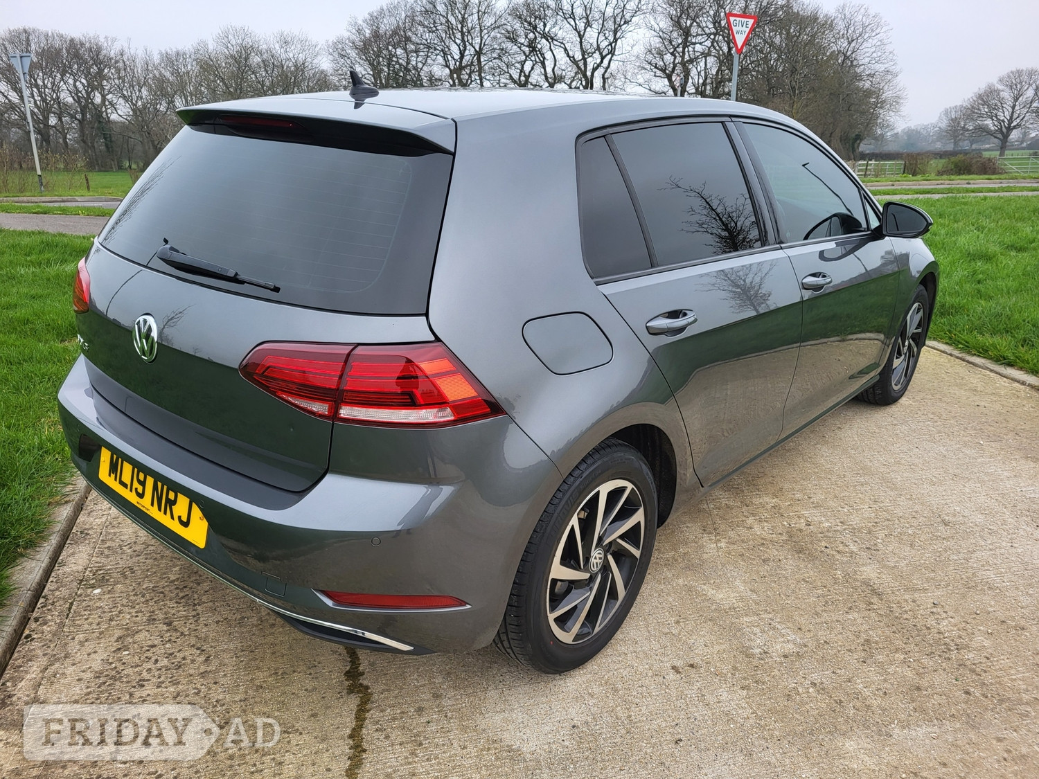 Volkswagen Golf 2019 - Cars