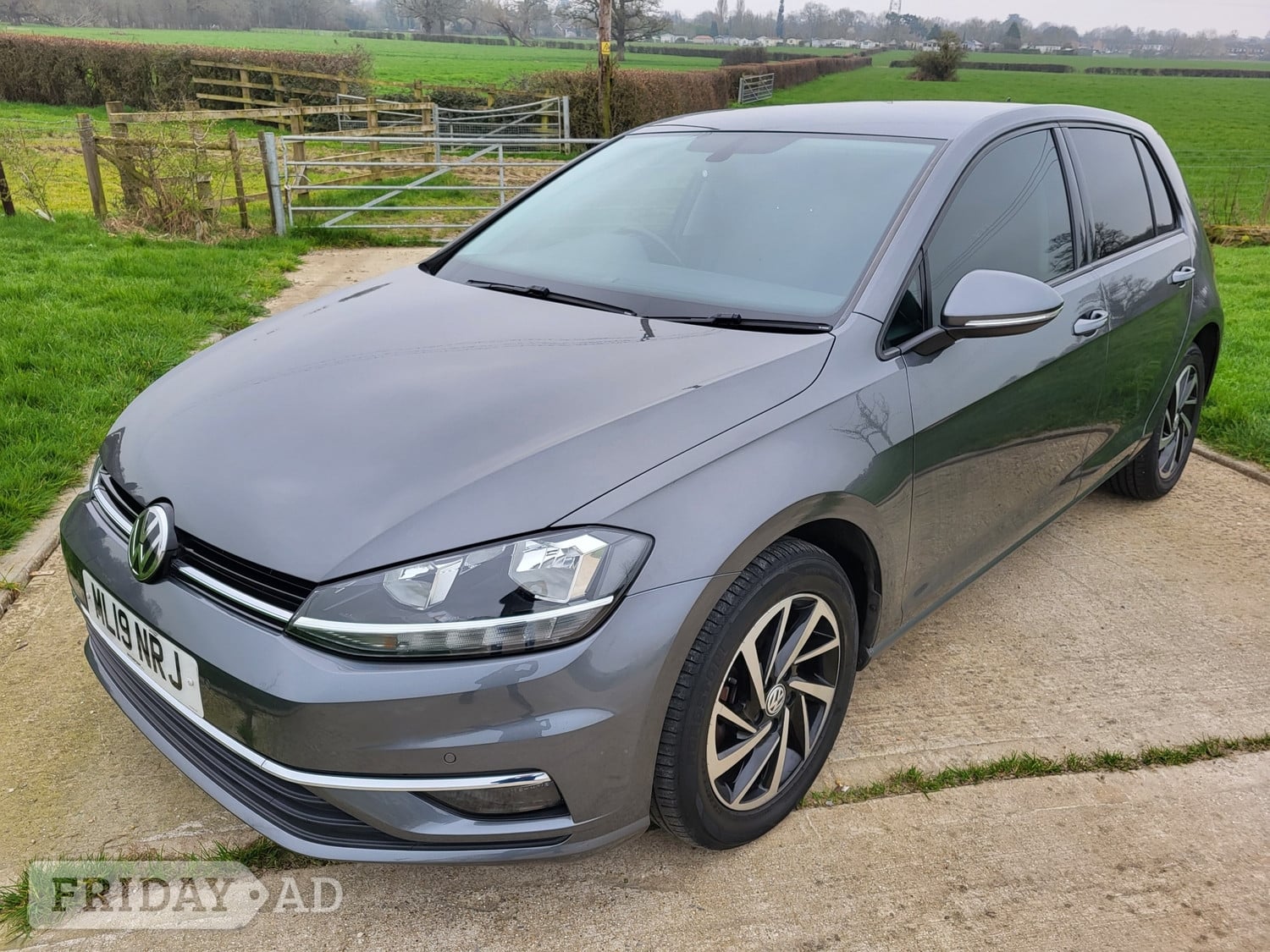 Volkswagen Golf 2019 in Horley