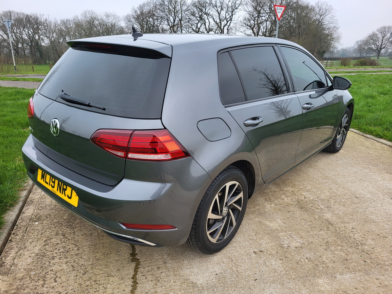 Volkswagen Golf 2019 - Cars