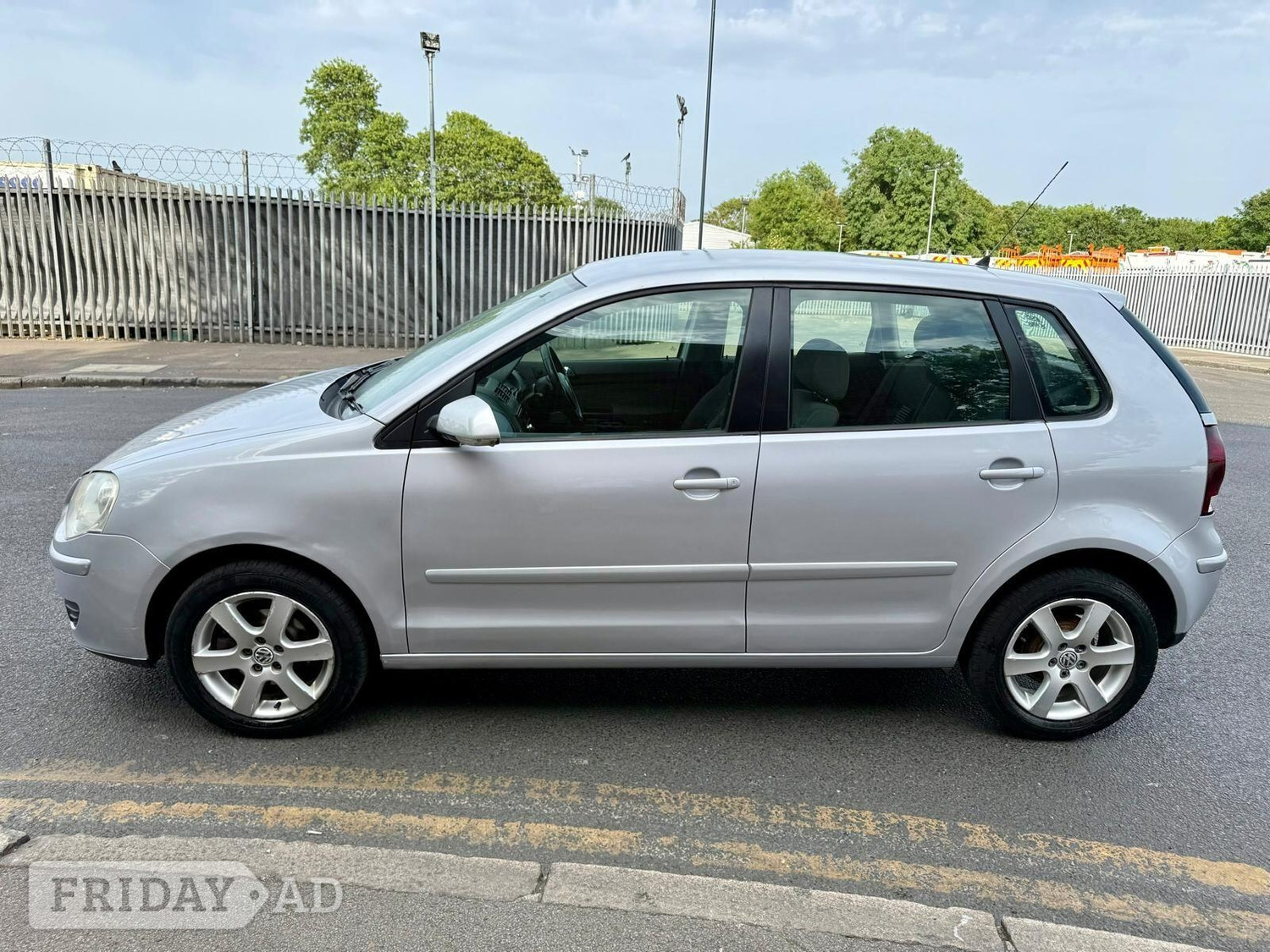 Volkswagen Polo 2009 - Cars