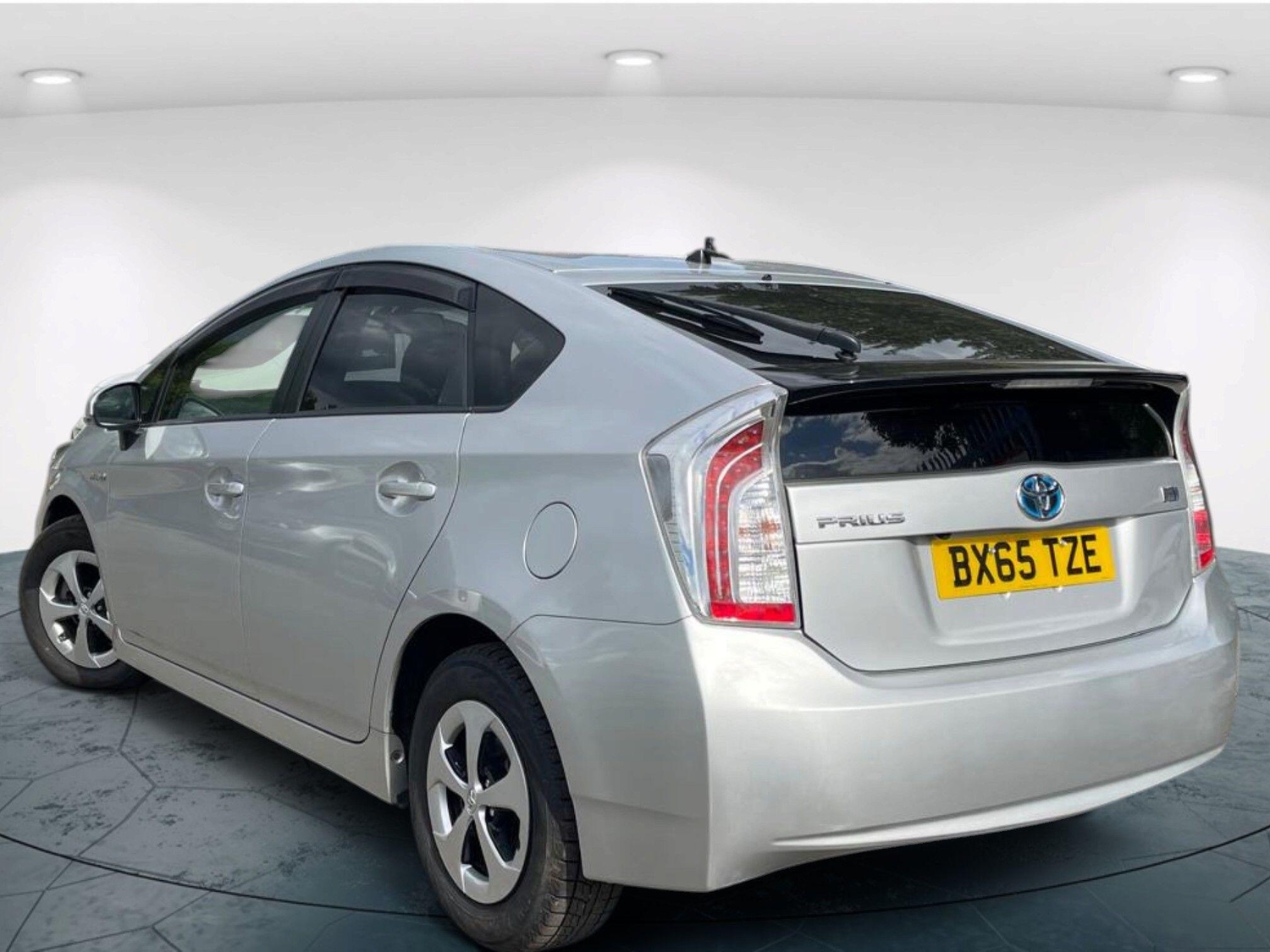 Toyota Prius 2015 - Cars in Walsall