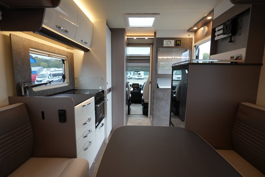 [4 berth ]Burstner Lyseo TD Harmony Line 644 G CITROEN 4 BERTH 4 TRAVEL SEAT MOTORHOME