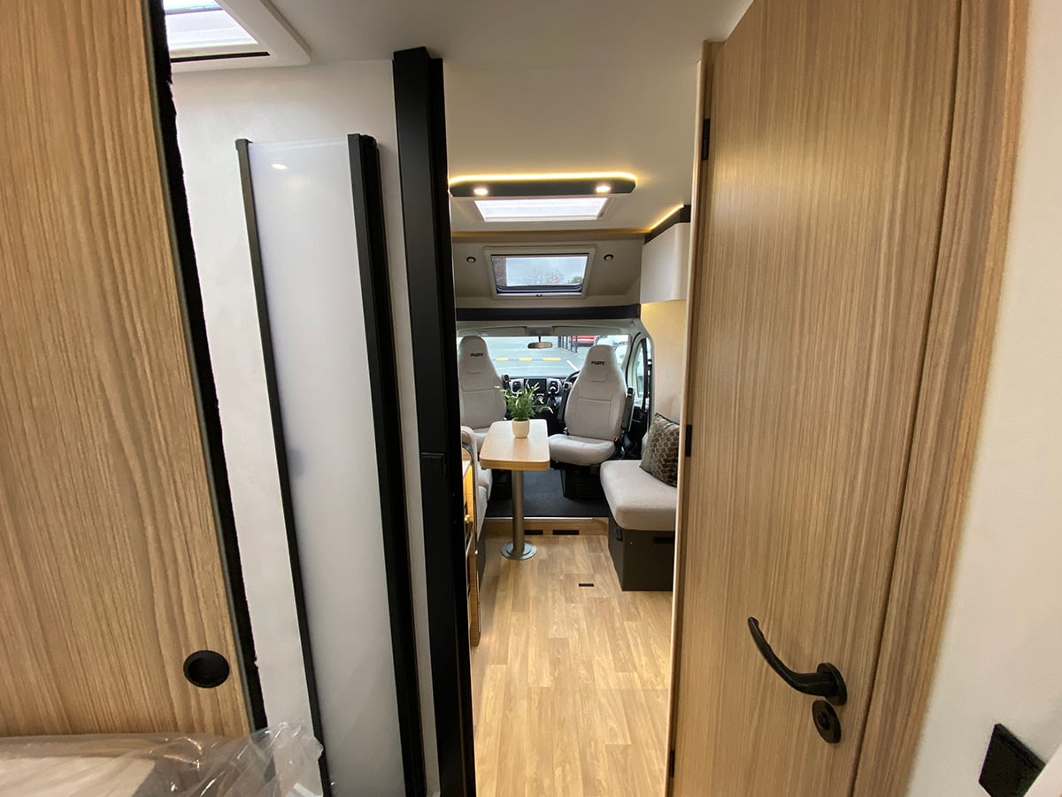 [2 berth ]Pilote Pacific P720FGJ Expression