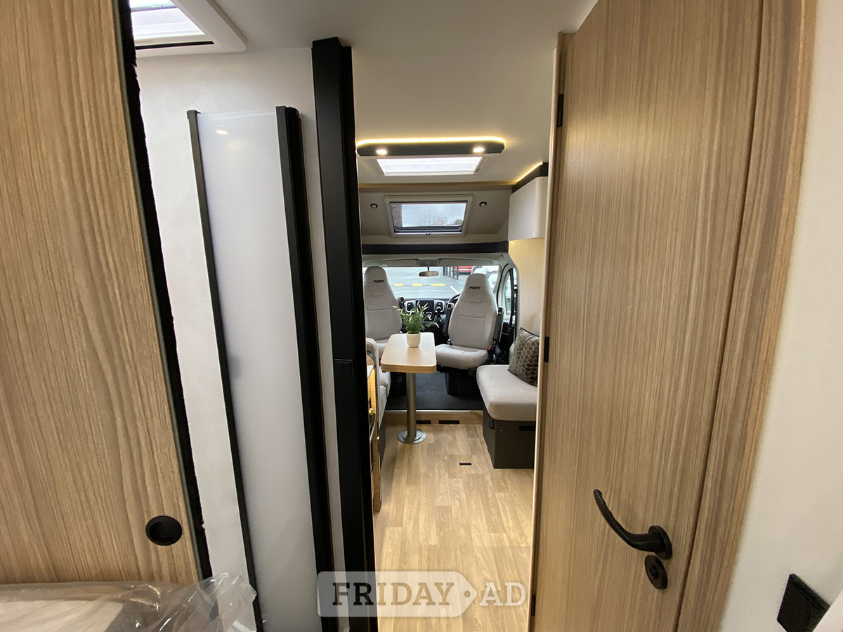[2 berth ]Pilote Pacific P720FGJ Expression