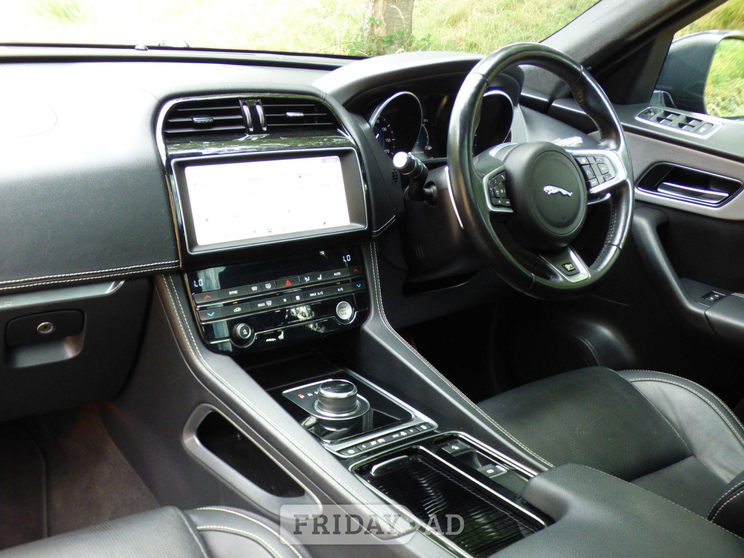 [ berth ]Jaguar F-Pace