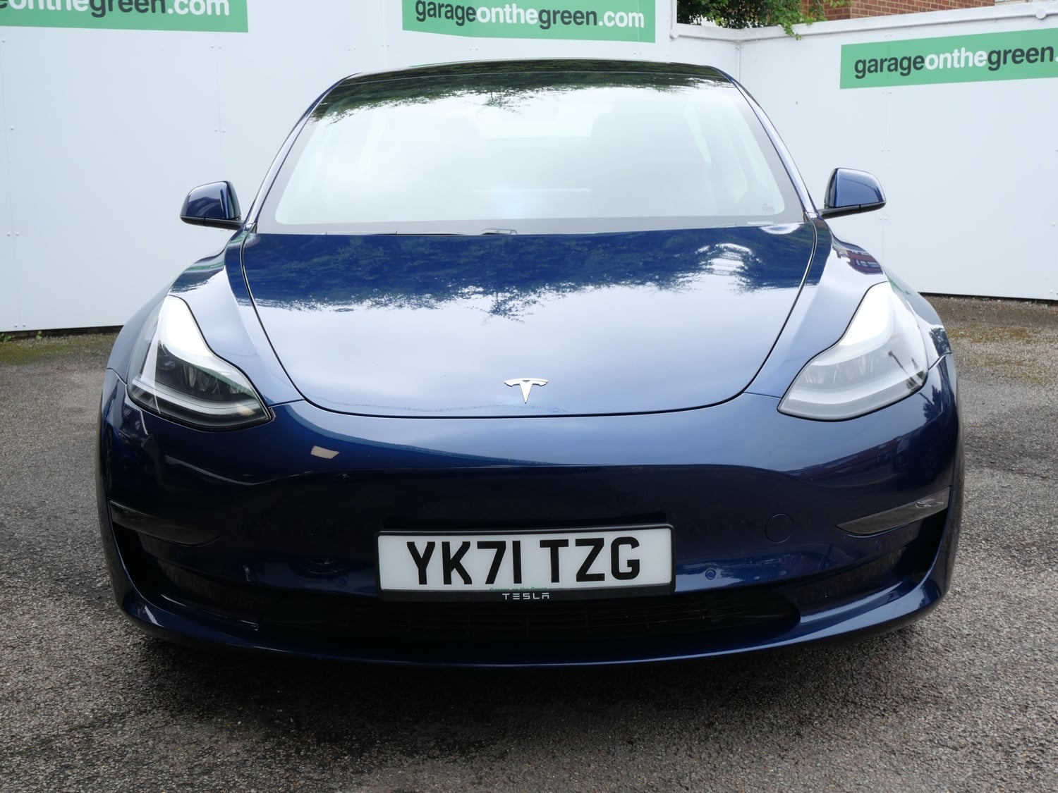 [ berth ]Tesla Model 3