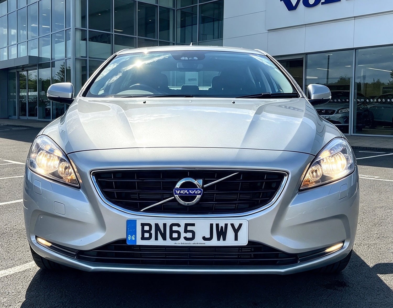 Volvo V40 2015 - Cars in Shoreham-By-Sea