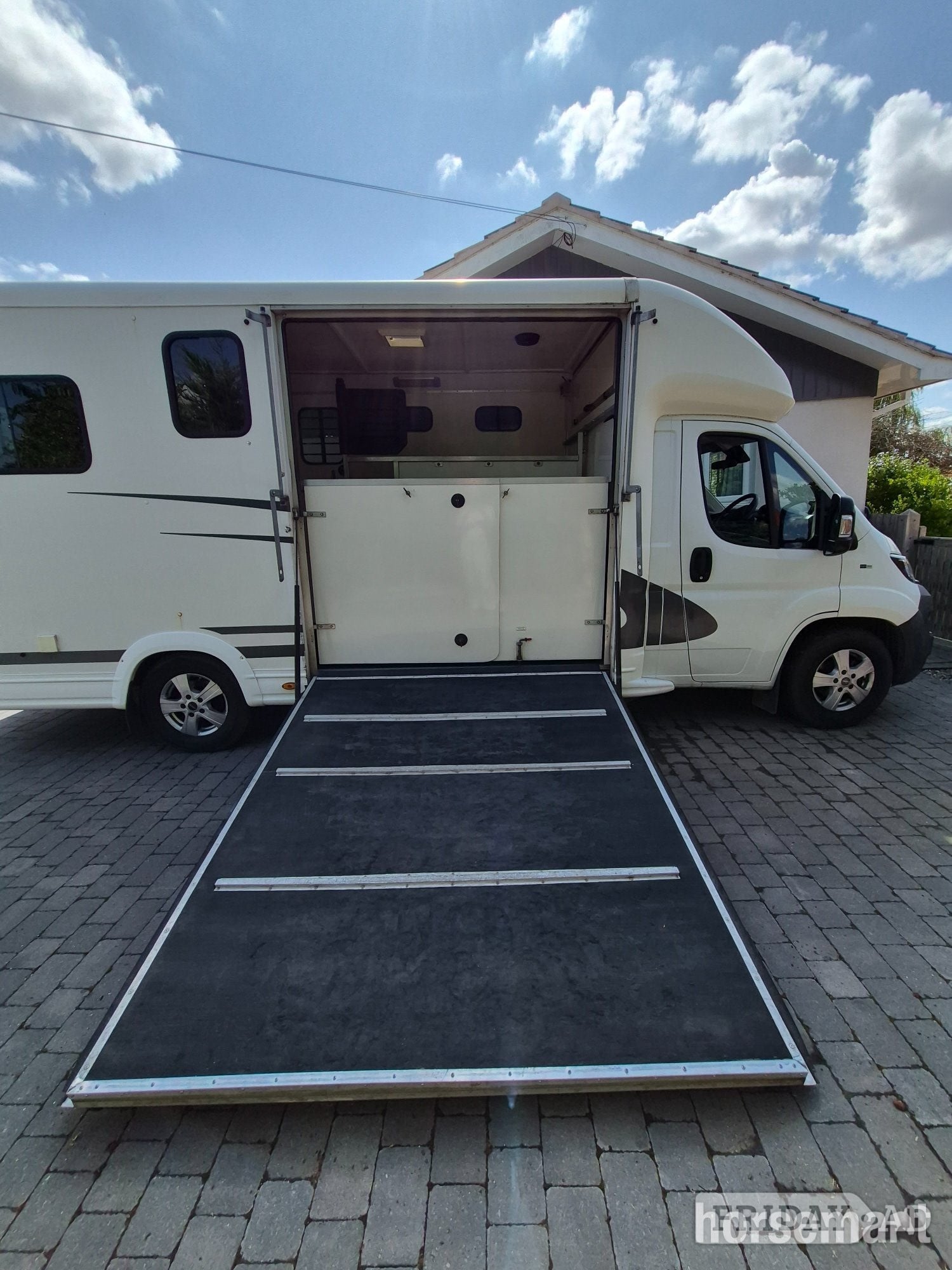 Equi-Trek Victory Peugeot Horsebox - Trailers & Horseboxes in Wymeswold