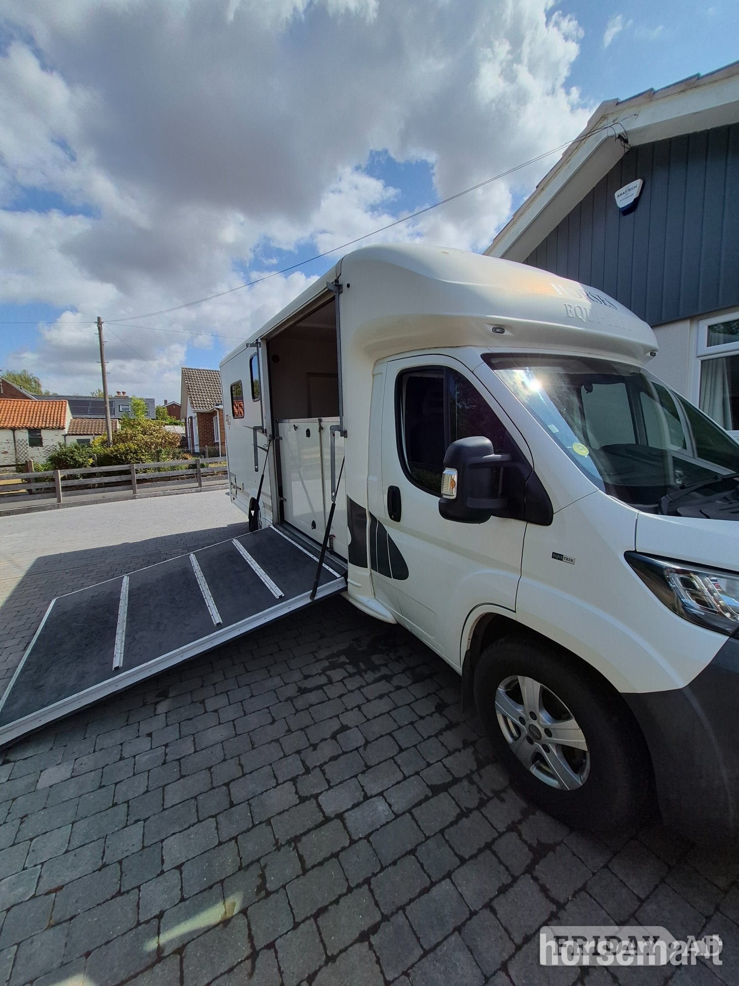 Equi-Trek Victory Peugeot Horsebox - Trailers & Horseboxes