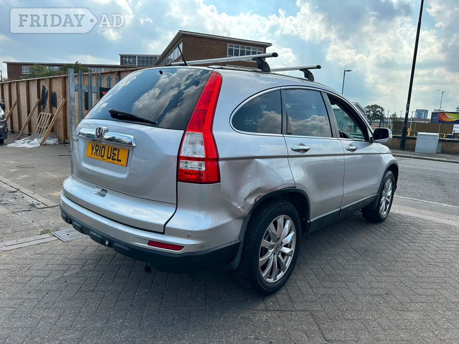 Honda CR-V 2010 - Cars in Slough