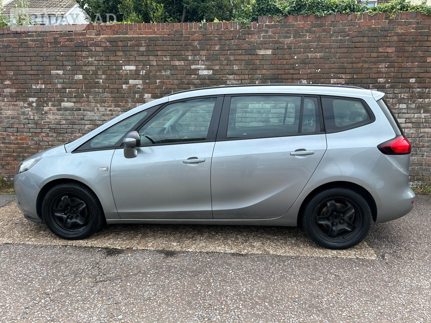 [ berth ]Vauxhall Zafira Tourer