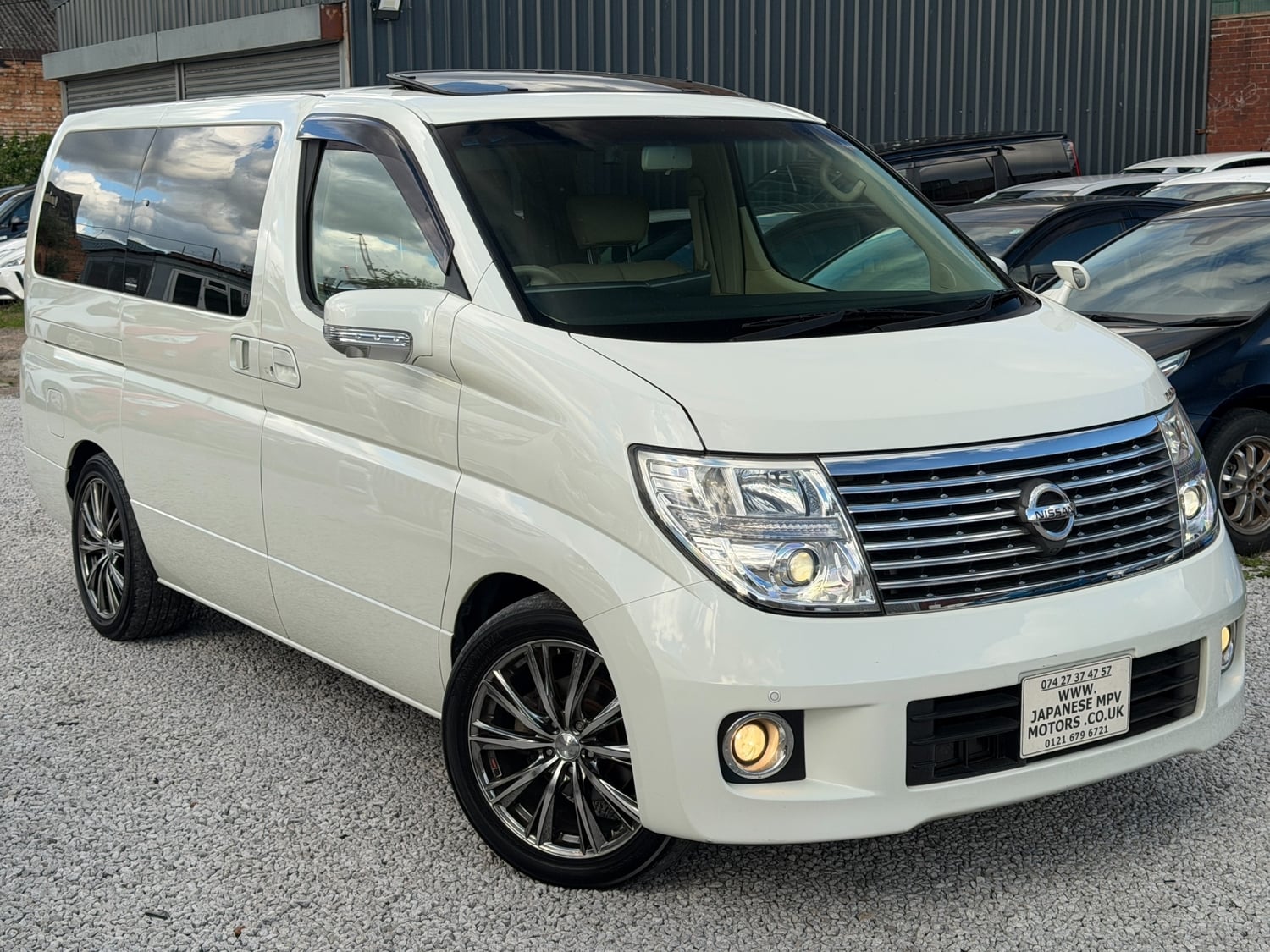 Nissan Elgrand 2008 in Birmingham