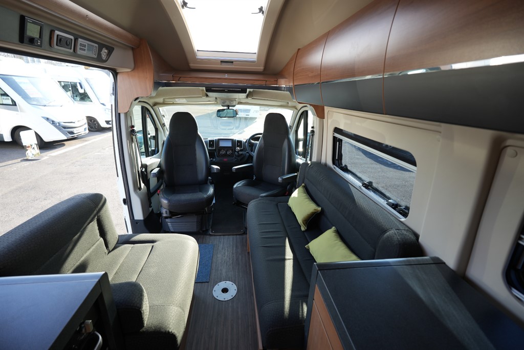 [2 berth ]Auto-Trail V-Line 600