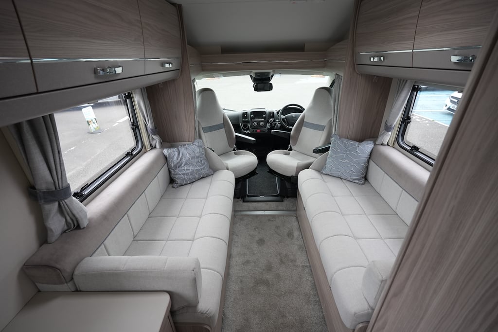 [2 berth ]Elddis Autoquest SIGNATURE 115 PEUGEOT 2 BERTH 2 TRAVEL SEAT MOTORH