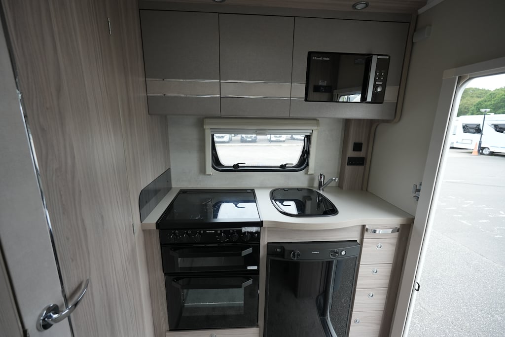 Elddis Autoquest SIGNATURE 115 PEUGEOT 2 BERTH 2 TRAVEL SEAT MOTORH 2021 for sale - Motorhomes & Caravans in Haywards Heath