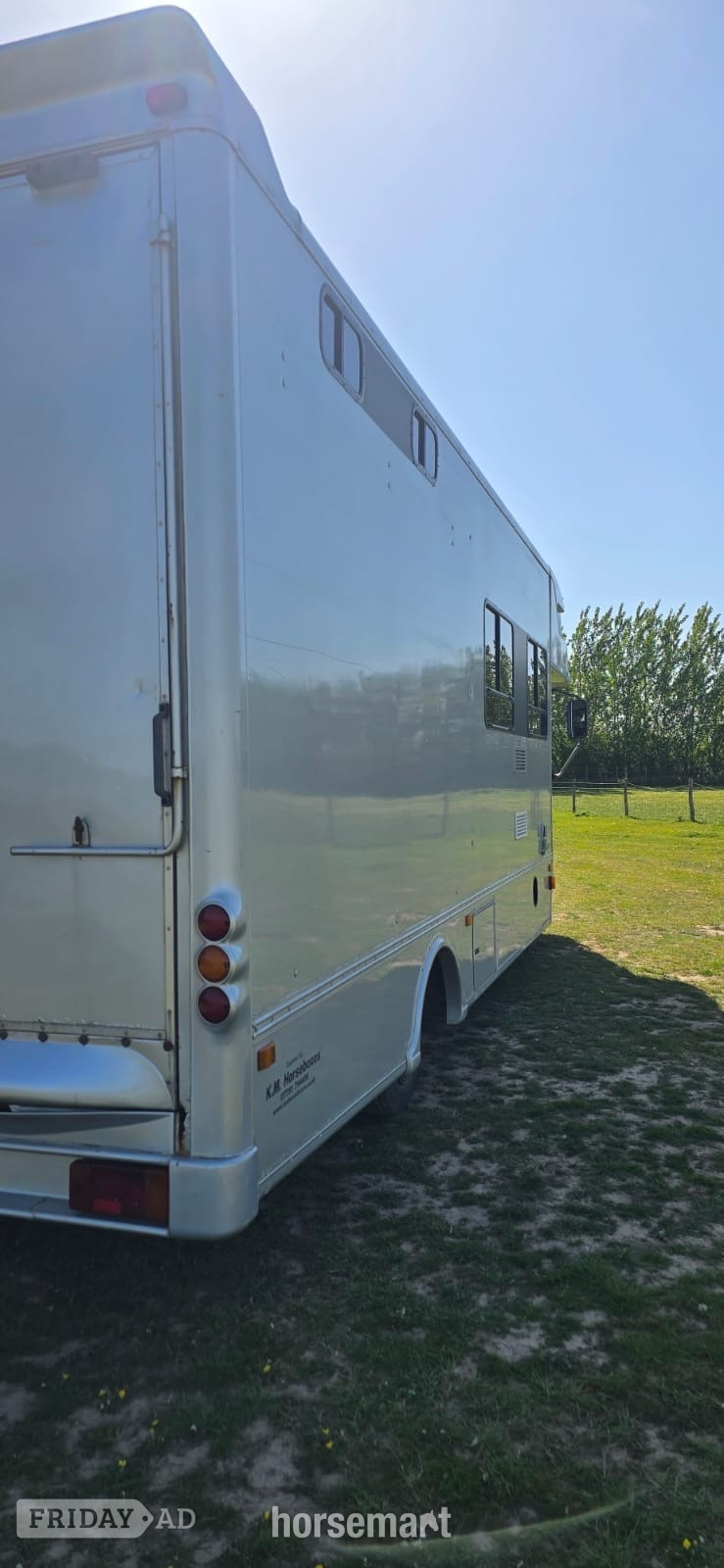 [ berth ]KM Horseboxes 