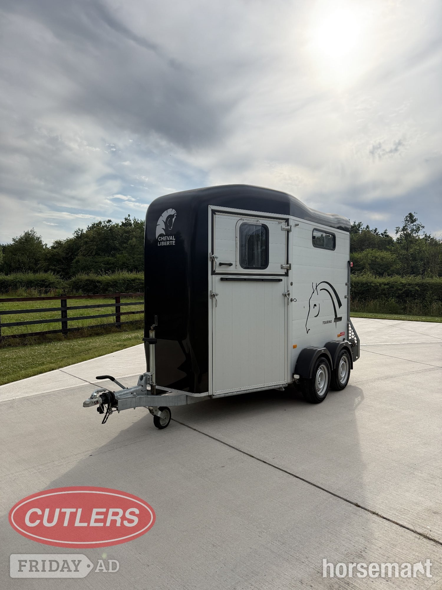 [ berth ]Cheval Liberte Touring Country With Tack Locker