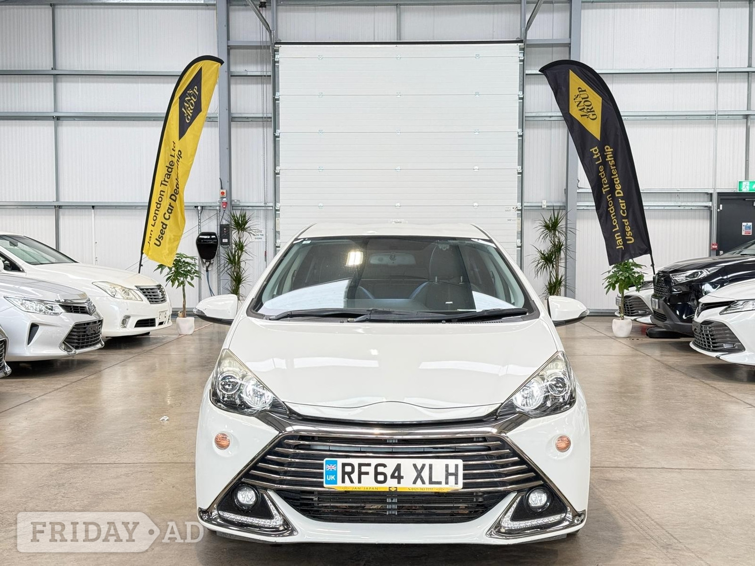Toyota Aqua 2015 - Cars in Reading
