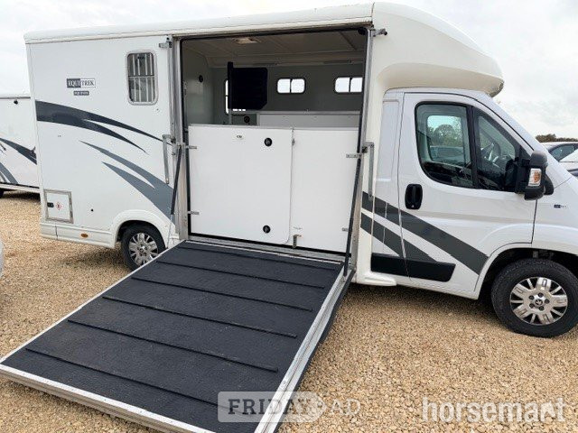 Equinox  Peugeot Horsebox - Trailers & Horseboxes