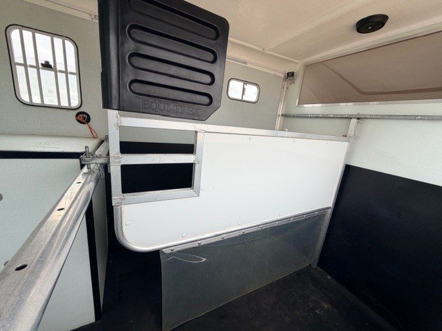 Equinox  Peugeot Horsebox - Trailers & Horseboxes in Epworth