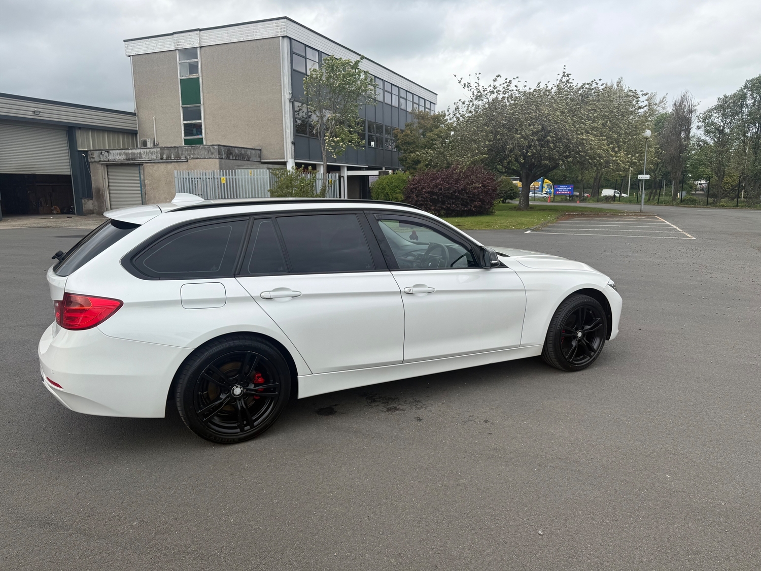 BMW 3 Series 2014 - Cars in Livingston
