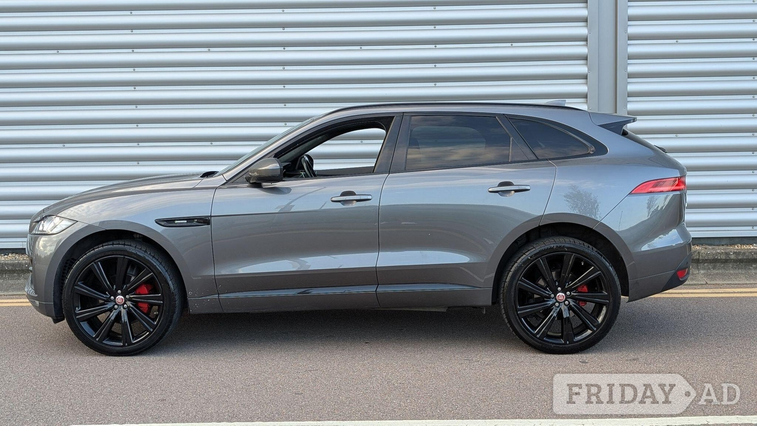[ berth ]Jaguar F-Pace